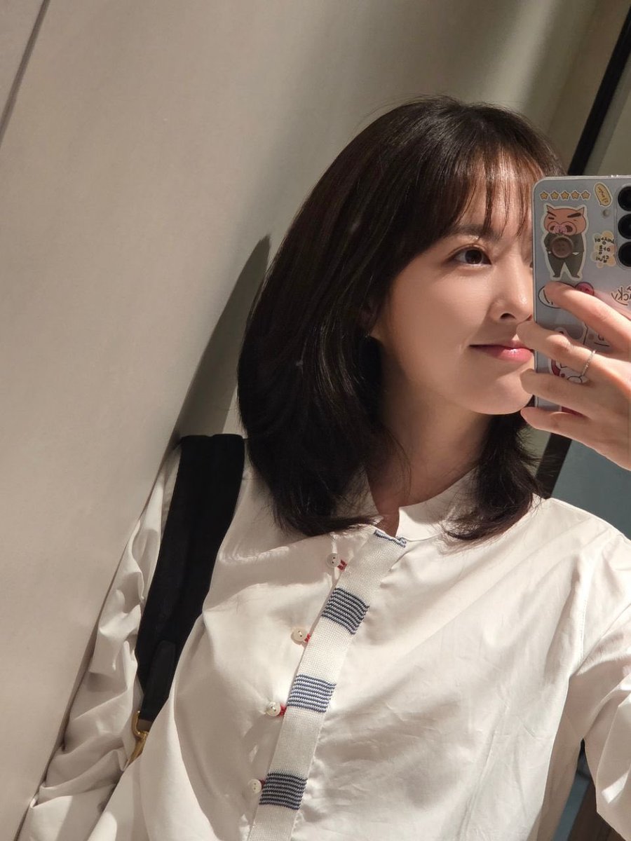 bbovelyby's tweet photo. #bbobble 🫧 260723 • 2:44 PM KST
: Hi! I worked out, came home, had lunch, took a shower, and now I’m all ready to head out again
: Roundie 🥰
: I have a dinner meeting later, but I need to stop by a few places before that, so I’m heading out now
: Yep!! I’ll be back safely♡🥰 https://t.co/KheqnXuGD0