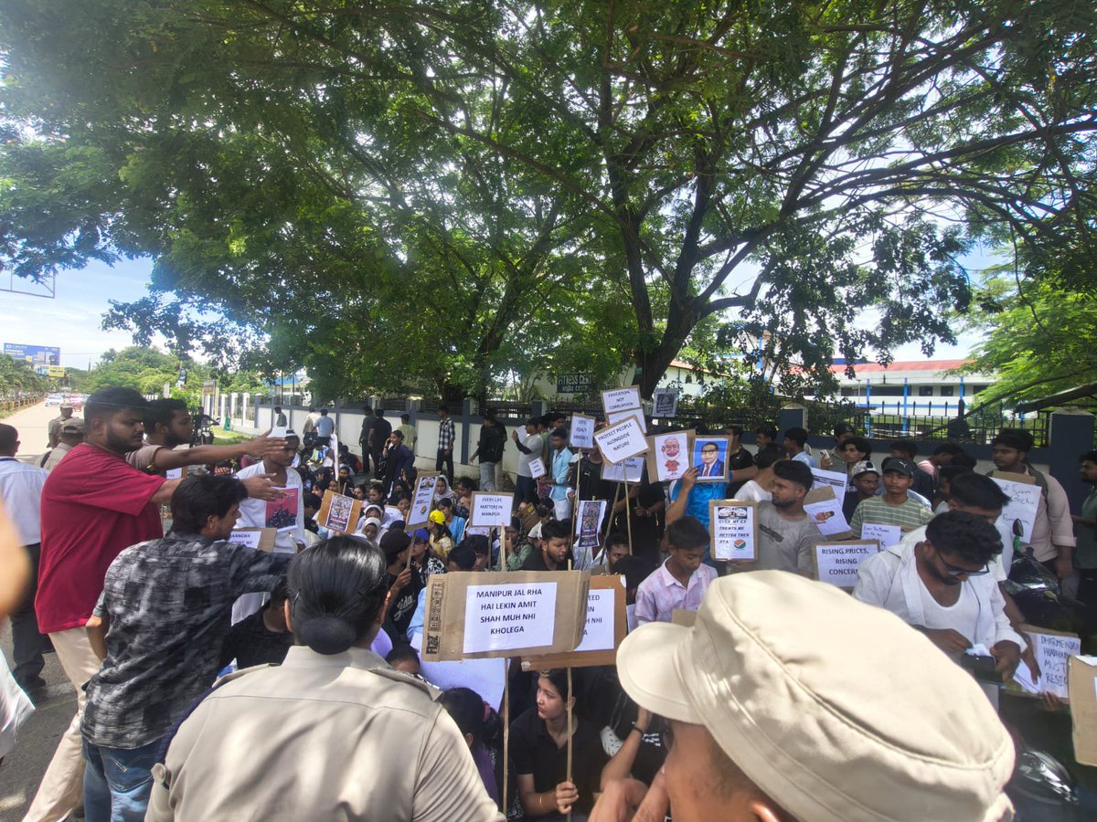 Mahammed_003's tweet photo. Indians knows their rights very well...

It's EDUCATED india. https://t.co/JZ7ItxV9Kt