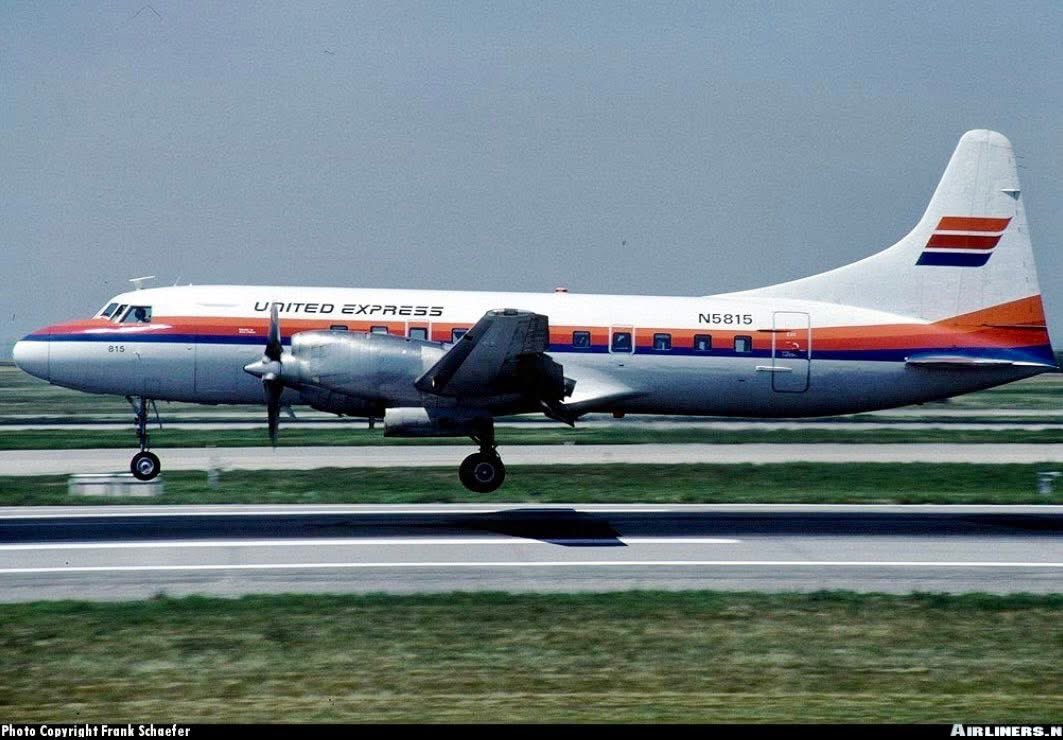 n194at's tweet photo. United Express (Aspen Airways)
Convair CV-580 N5815
DEN/KDEN Stapleton Intl Airport (Closed)
July 1988
Photo credit Frank Schaefer
#AvGeek #Aviation #Airline #AvGeeks #Convair #CV580 #AspenAirways #UnitedExpress #DEN #Denver #Stapleton @united πΊπΈ https://t.co/OYXca9AVVH