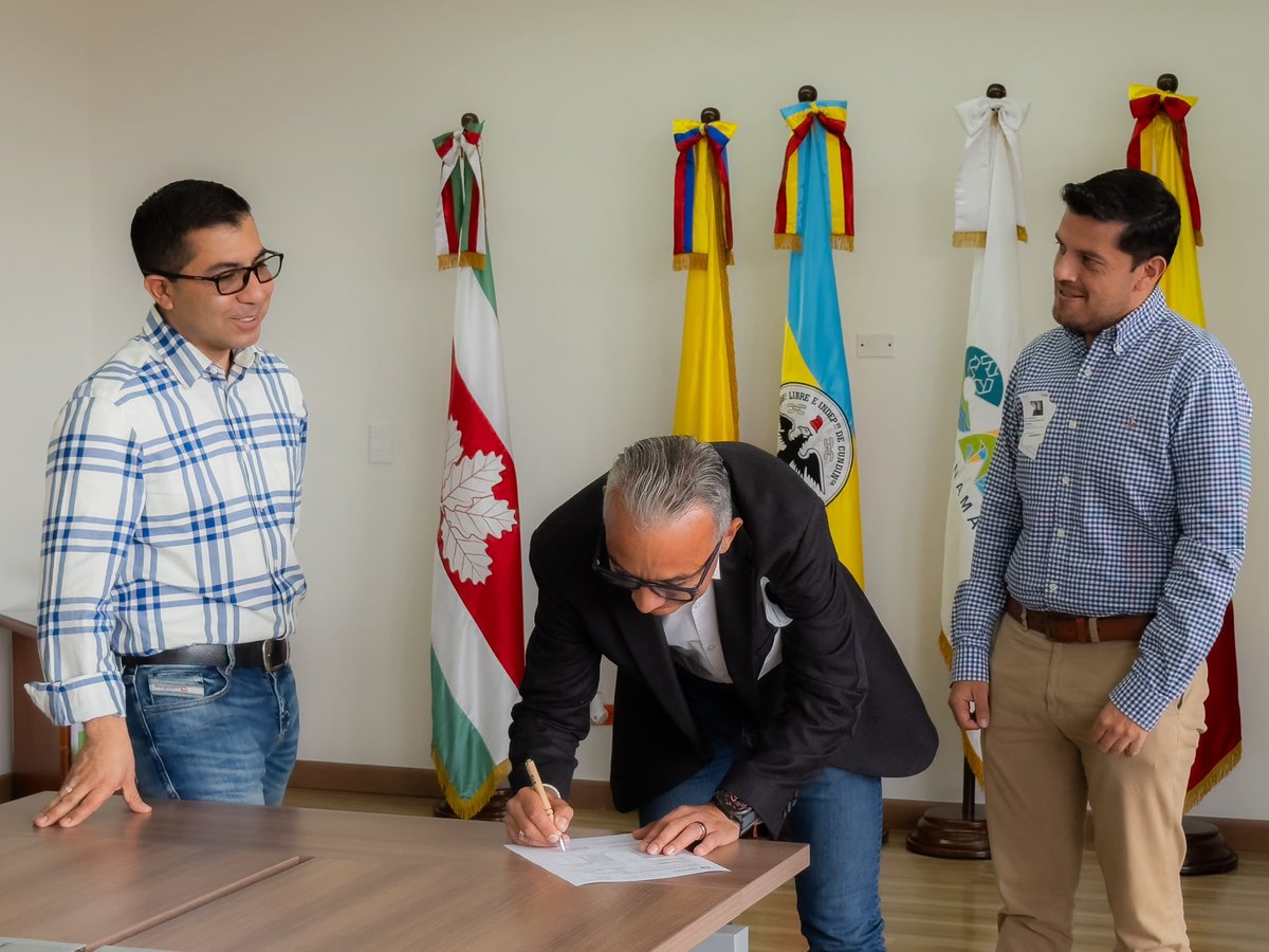 Alfred_Balle's tweet photo. Ante la llegada de un posible fenómeno de El Niño de gran intensidad, nos preparamos para responder de manera oportuna a los incendios forestales.

Con la Gobernación de Cundinamarca dispondremos de un helicóptero de emergencias que fortalecerá nuestra capacidad de respuesta y protección de los ecosistemas y las comunidades.

La prevención y el reporte oportuno son fundamentales.