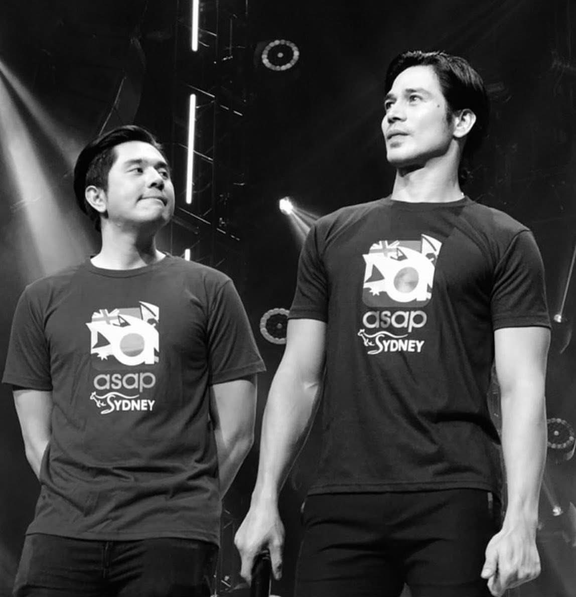 SUNxTEA's tweet photo. nung Si Papa P pa ang katabi sa stage, then after 8yrs si Kimmy na🫡
#throwbackThuesday #TBASAPSydney2018 #ASAPAustralia
#KimChiu #PauloAvelino https://t.co/TMYhqdXQZq