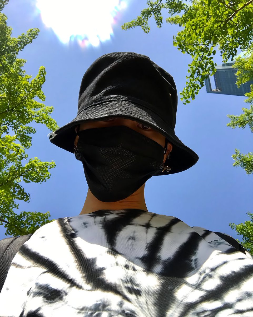 oneforG0818's tweet photo. 권지용이 좋아하는 셀카 각도 #GDRAGON https://t.co/Gm7Aubtsft