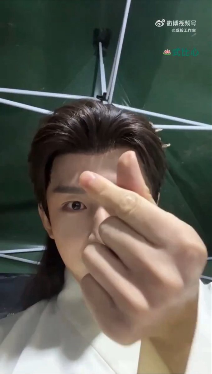 soreixx's tweet photo. นี่คือสานส์จากหลี่เหลียนฮวาส่งมาถึงปจบ.รึเปล่าน้า ยังสบายดีอยู่สินะคะ ยังคงปลูกผักกินเอง สุขสบายใจดีเลยสินะคะ แค่นี้ก็สบายใจแล้ว🪷

“การเดินทางอีกแสนยาวไกล หวังว่าท่านจะสบายดี”

#เฉิงอี้ #ChengYi
#หอดอกบัวลายมงคล
#MysteriousLotusCasebook
#ครบรอบ3ปีหอดอกบัวลายมงคล

คำพูดถึงหลี่เหลียนฮวาใช่ไหม น้ำตาคลอง่ะ หลี่เหลียนฮวายังคงสบายดีจากที่ไหนสักแห่ง🥺🪷 สตูอัพคลิปครบรอบสามปี คาดว่าน่าจะมีเพิ่มอีก 👀