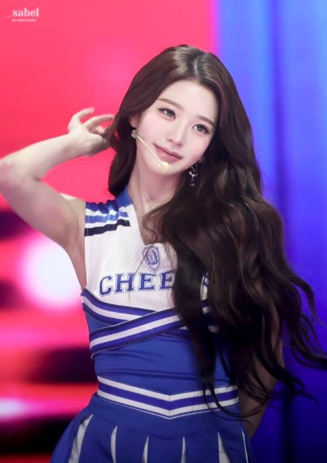 AboutMusicYT's tweet photo. Happy 22nd birthday to the legendary, it-girl, icon, businesswoman, lawsuit winner, visual, songwriter, singer, dancer, Vicky, UFO witness, princess Wonyoung of IVE! https://t.co/dauscArVGI