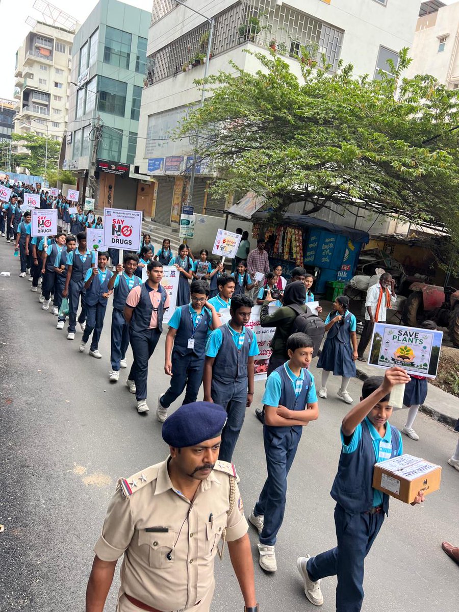 PUTTENAHALLIPI's tweet photo. ಪುಟ್ಟೇನಹಳ್ಳಿ ಪೊಲೀಸ್ ಠಾಣೆ ಮತ್ತು ಶ್ರೀ ಚೈತನ್ಯ ಟೆಕ್ನೋ ಸ್ಕೂಲ್ ಸಂಯೋಗದಲ್ಲಿ ಮಾದಕ ವಸ್ತುಗಳ ಸೇವನೆ ಬಗ್ಗೆ ಜಾಗೃತಿ ಕಾರ್ಯಕ್ರಮ ಹಮ್ಮಿಕೊಳ್ಳಲಾಗಿರುತ್ತೆ https://t.co/JfR6NbdaCY
