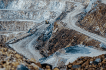 SPGEnergyMetal's tweet photo. #DRC #miners to gain stake in international mining companies

▪️DRC miners gain 5% stakes by July 2026
▪️Government enforces 2018 local ownership law
▪️Penalties loom for non-compliant companies

🖥️Full story: https://t.co/QnbBplRWjI https://t.co/FBU45AgYL2