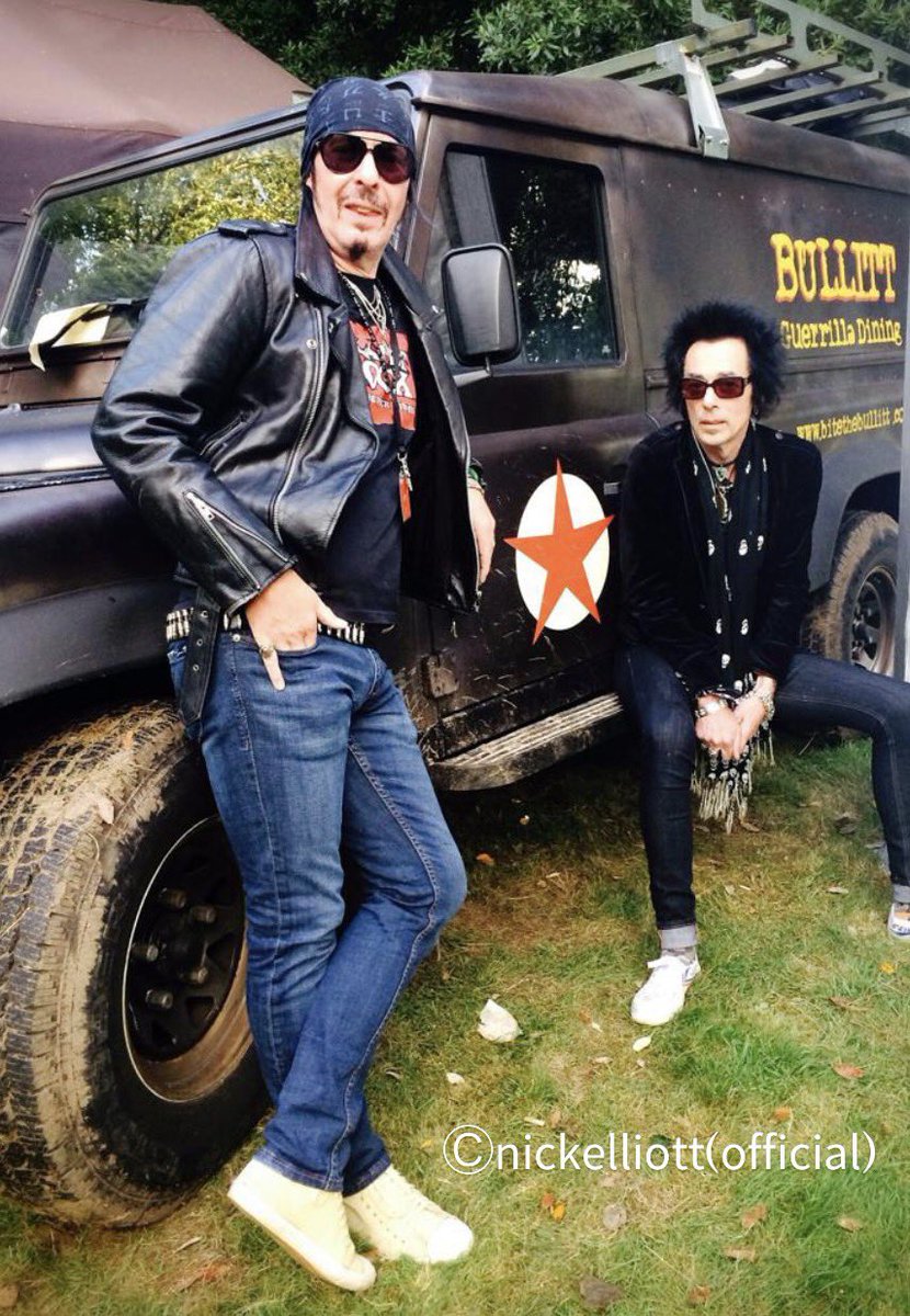 nickelliottinfo's tweet photo. Archive Thursday and here we see Nick with iconic guitarist Earl Slick
@real_earl_slick
@nickelliottrock
@nickelliottinfo
@beaverbrookes23
#throwbackthursday #earlslick #onashoot #nickelliottrock #nickelliottinfo
#photography #photographer #leadguitarist https://t.co/MAGp74NC8j