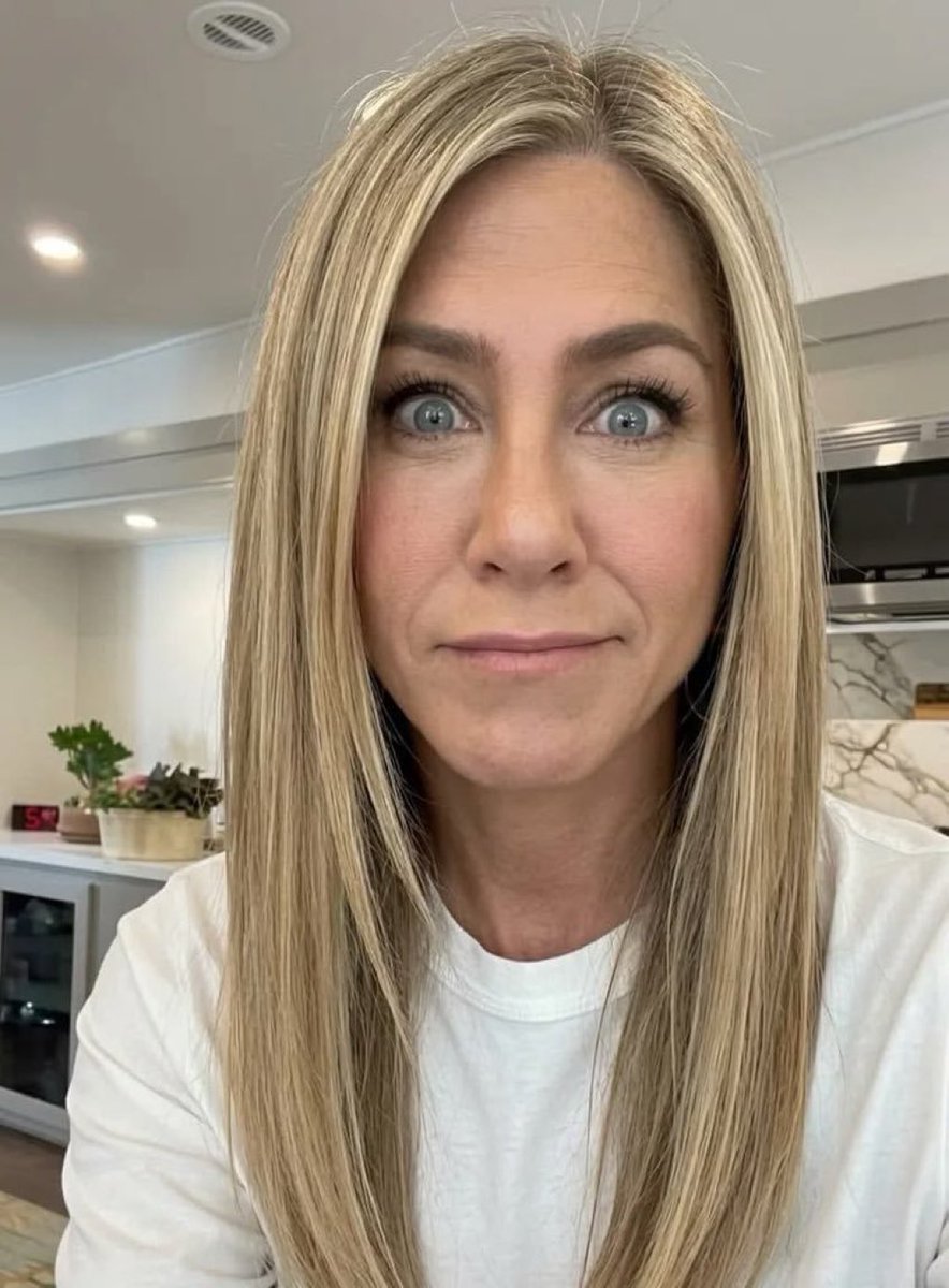 Jennifer Aniston tweet media