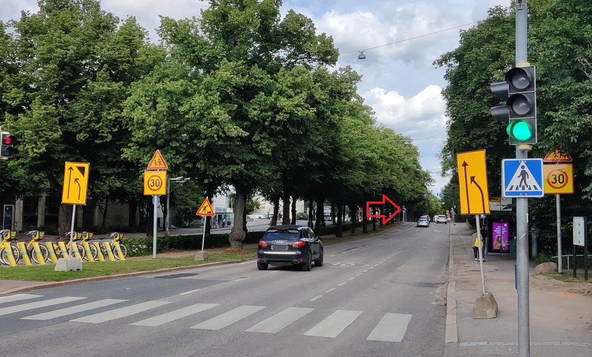 DPasterstein's tweet photo. Skarppauksen paikka!

Koskelantiellä otettiin käyttöön uusi liikenneturvallisuustolppa. Yhdessä vuorokaudessa kamera välähti 550 kertaa. 30 km/h nopeusrajoitusliikennemerkit asennettiin vuodenvaihteessa. Asukkailta tullut vuosien varrella paljon nopeusvalvontapyyntöjä #koulutie https://t.co/LTSpVDrrNm