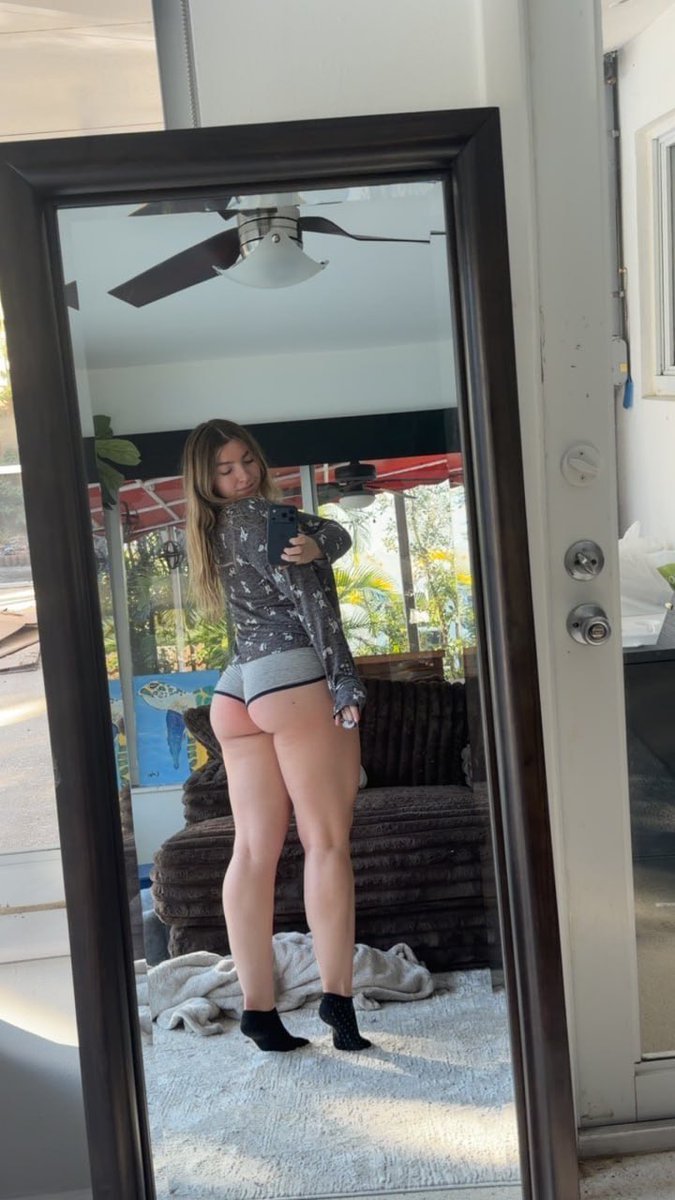 carleycake98's tweet photo. don't look too long... i might notice. https://t.co/u1ldVisIgW
