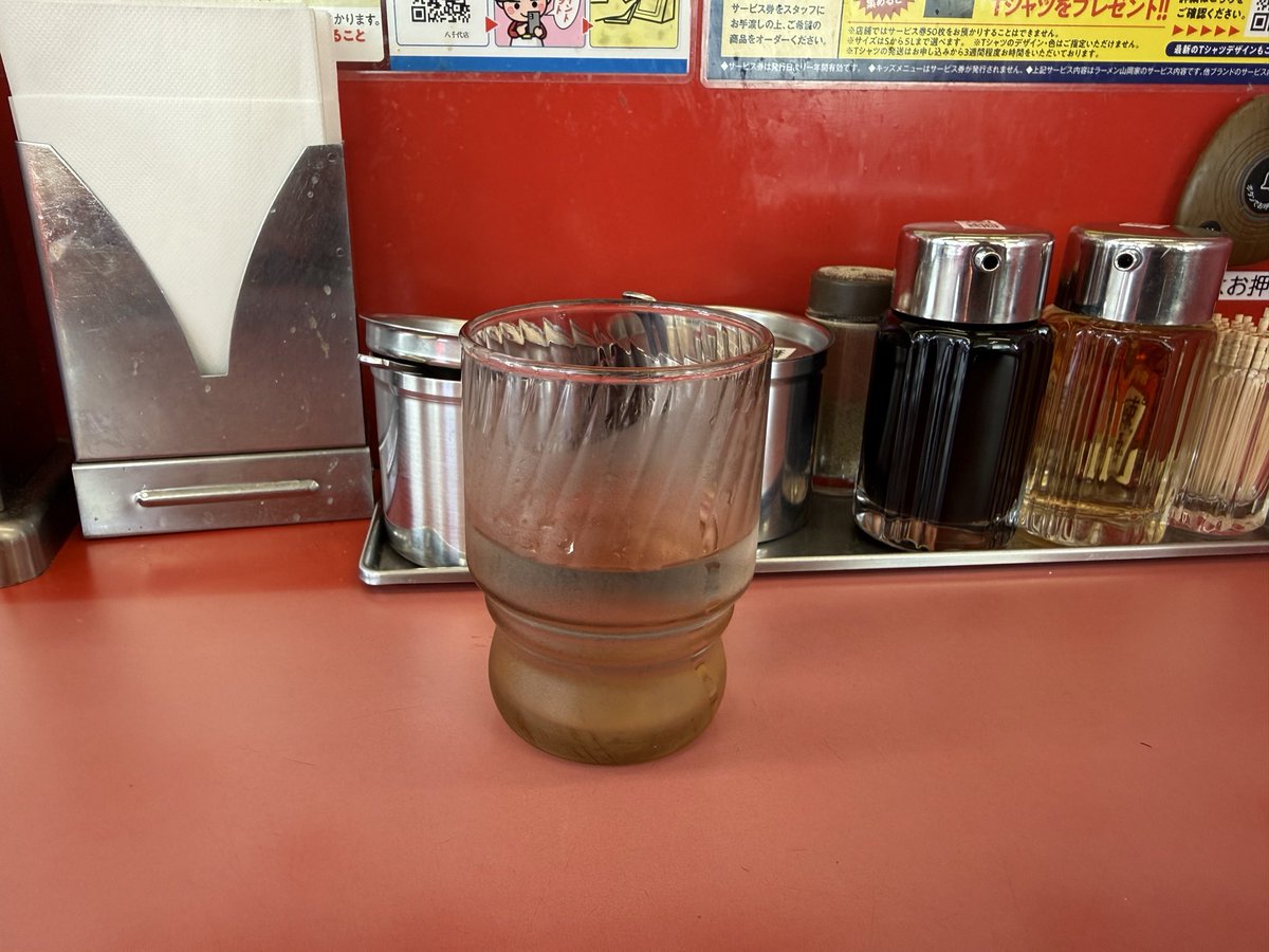 etsuwopia's tweet photo. 喉乾き過ぎてせっつの写真撮る前にごくごく飲んじゃったよ🥵 https://t.co/ECOz2ZwFA8