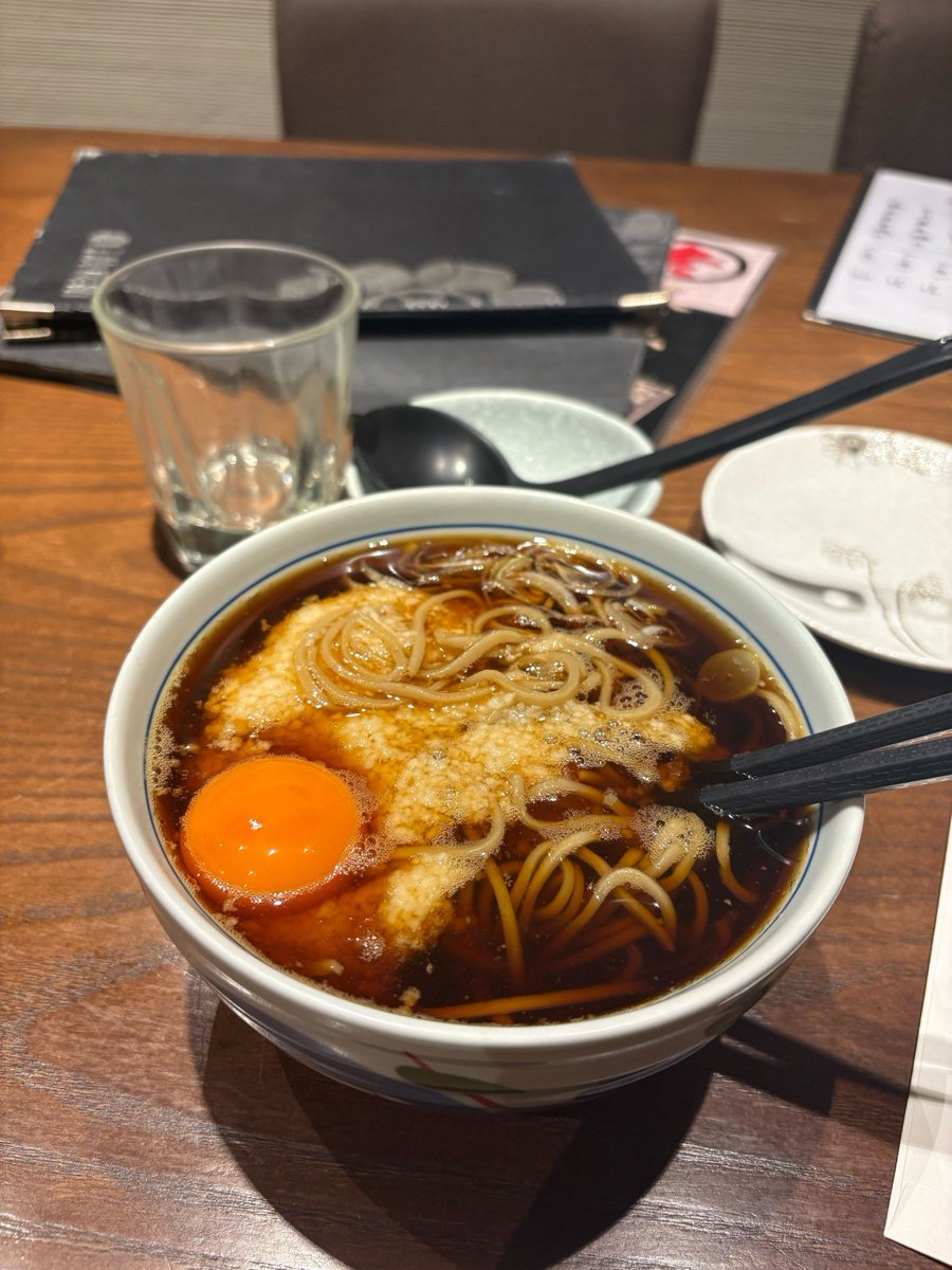 EarleanBomsh's tweet photo. Late-night stall glow, hot soba in a paper bowl, silence broken only by steam and soft chopstick clinks. https://t.co/6mimbtg45j