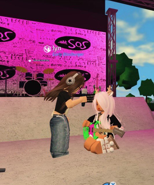 burncrashlyn's tweet photo. someone call the bloxburg… feeling like a god🎸 https://t.co/2bW2yeSHHV