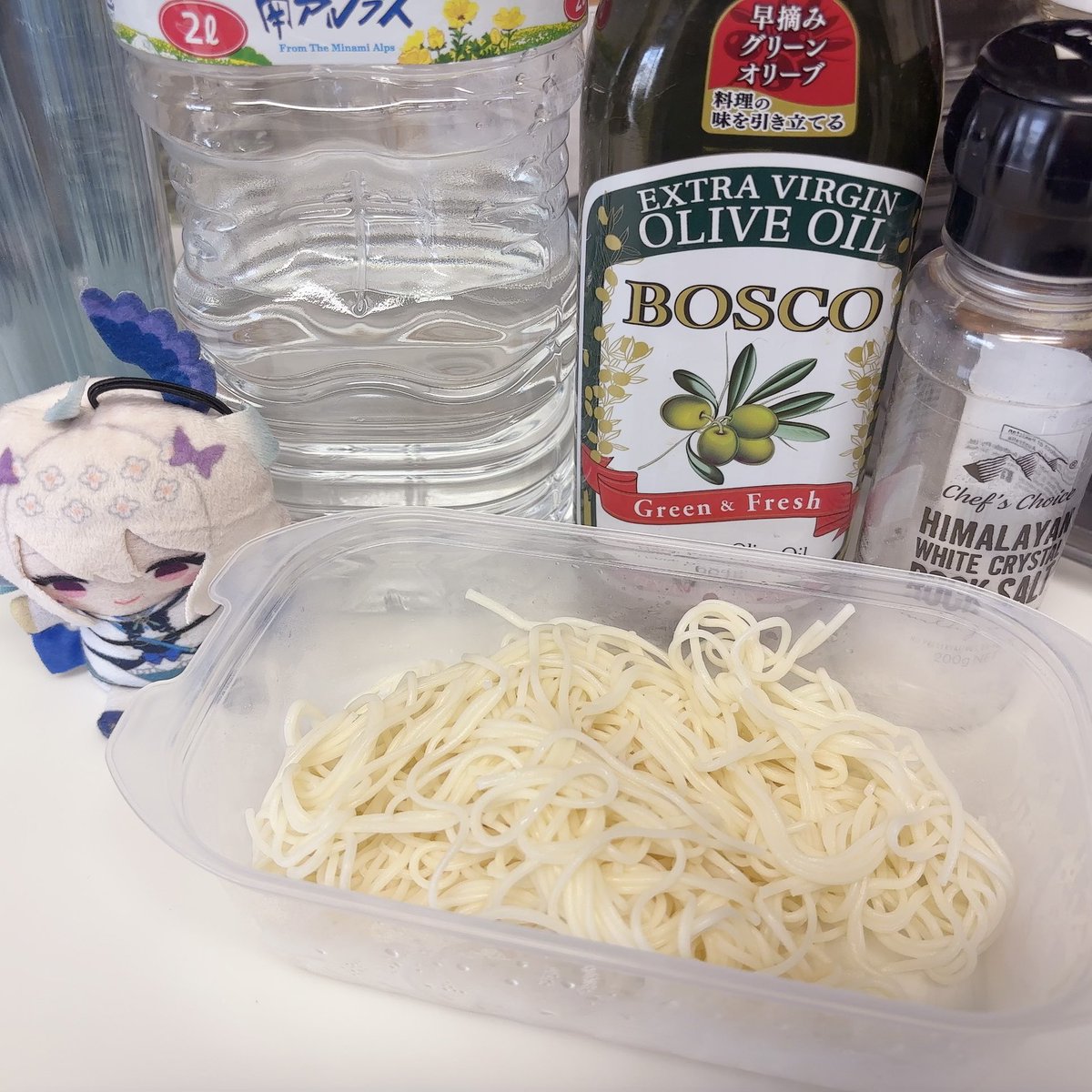 fvr4_'s tweet photo. @0 
Chilled somen with olive oil and salt is so good, especially on hot summer days🫶🏻

#Boennappetite https://t.co/AHY8liJoMu