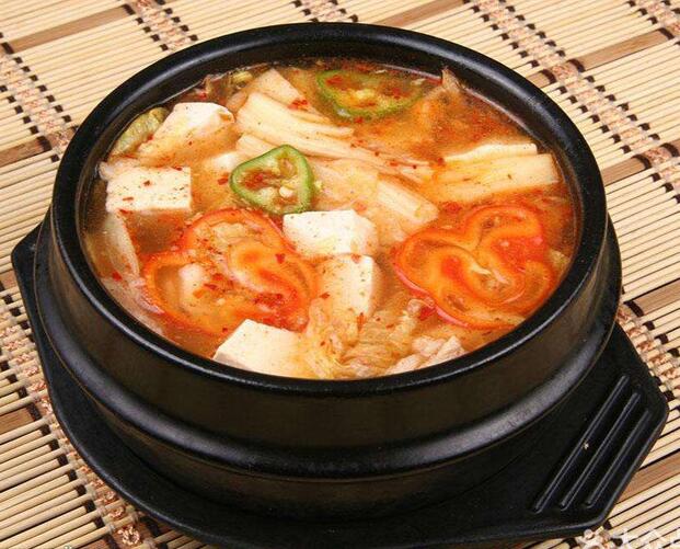 lebedenko0112's tweet photo. Craving a warm, aromatic taste of Seoul Just made kimchi jjigae (kimchi stew) with homemade fermented veggies—tangy, spicy, and total comfort in a bowl https://t.co/NxoJFDm9Hg