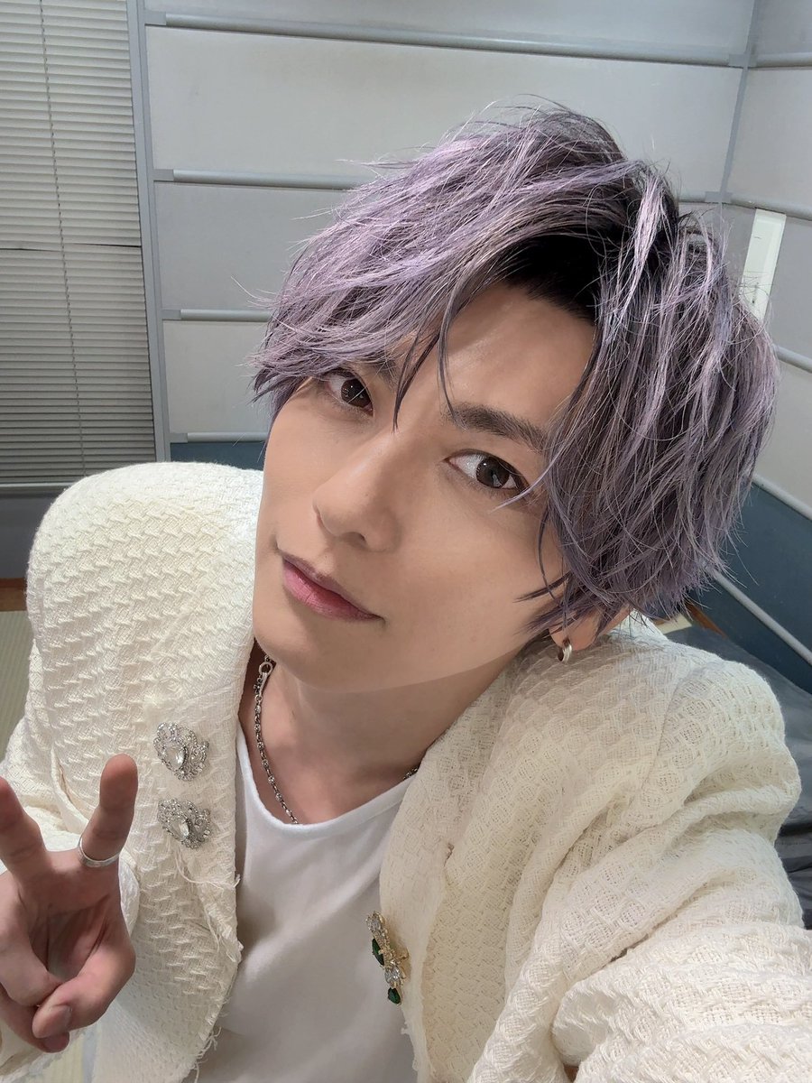 Ai_030409's tweet photo. なんかもう本当に沼らす天才すぎ😭😭💙
ありがとうございます🥹笑

音楽の日で気になった皆様！！！
沼るなら今です！！！！！！！！

#Leadto25th #Lead #鍵本輝 
#音楽の日 #ISSAさんの左隣の人 https://t.co/dgskTmFvRk