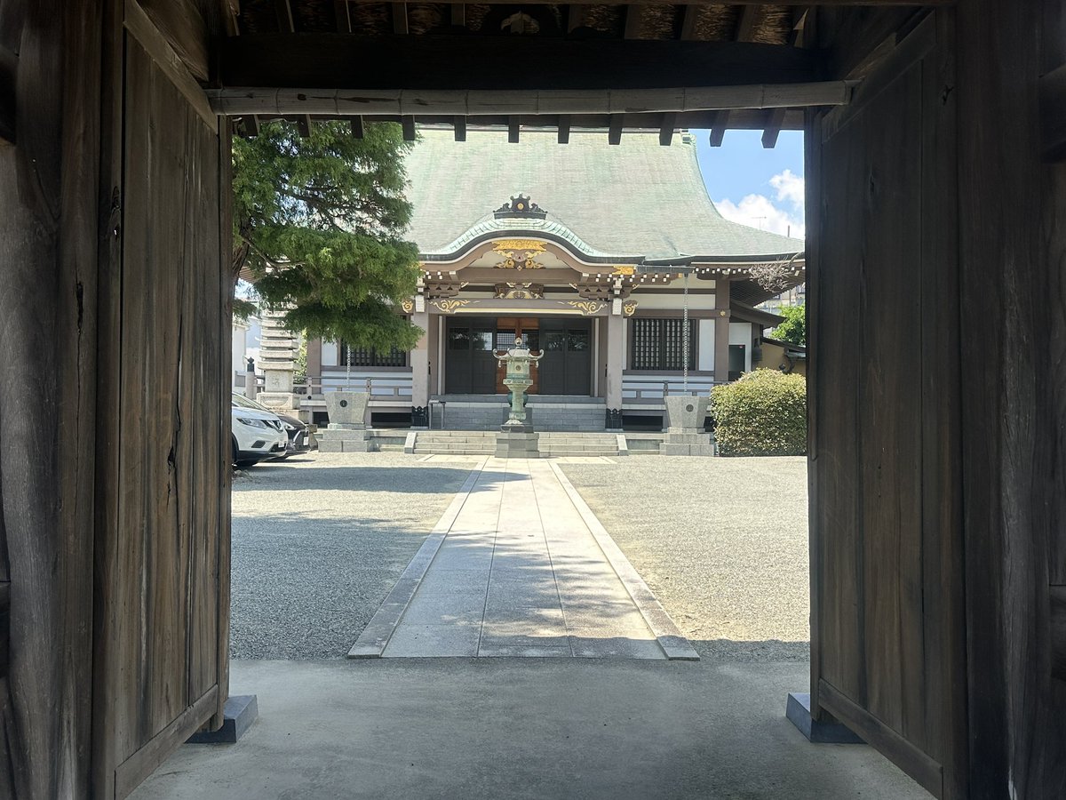 chan93540699's tweet photo. 信法寺・大和市
お掃除に行って来ました。
お盆も近く、猛暑ですのでお参りの際は気をつけ行ってください。
https://t.co/rvDXaIuYl1
➿0120-148-085
お気軽にお問い合わせください
#のうこつぼ　#信法寺　#お墓　#お盆　#大和市 https://t.co/wTWWxLcMJZ