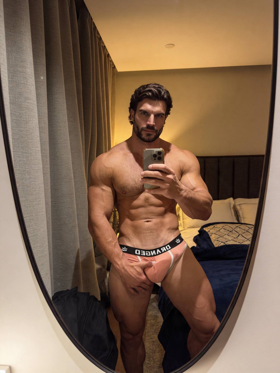 kmblanton's tweet photo. Scale of 1 to 10, how much do you want me right now? https://t.co/t42TgAF4IN