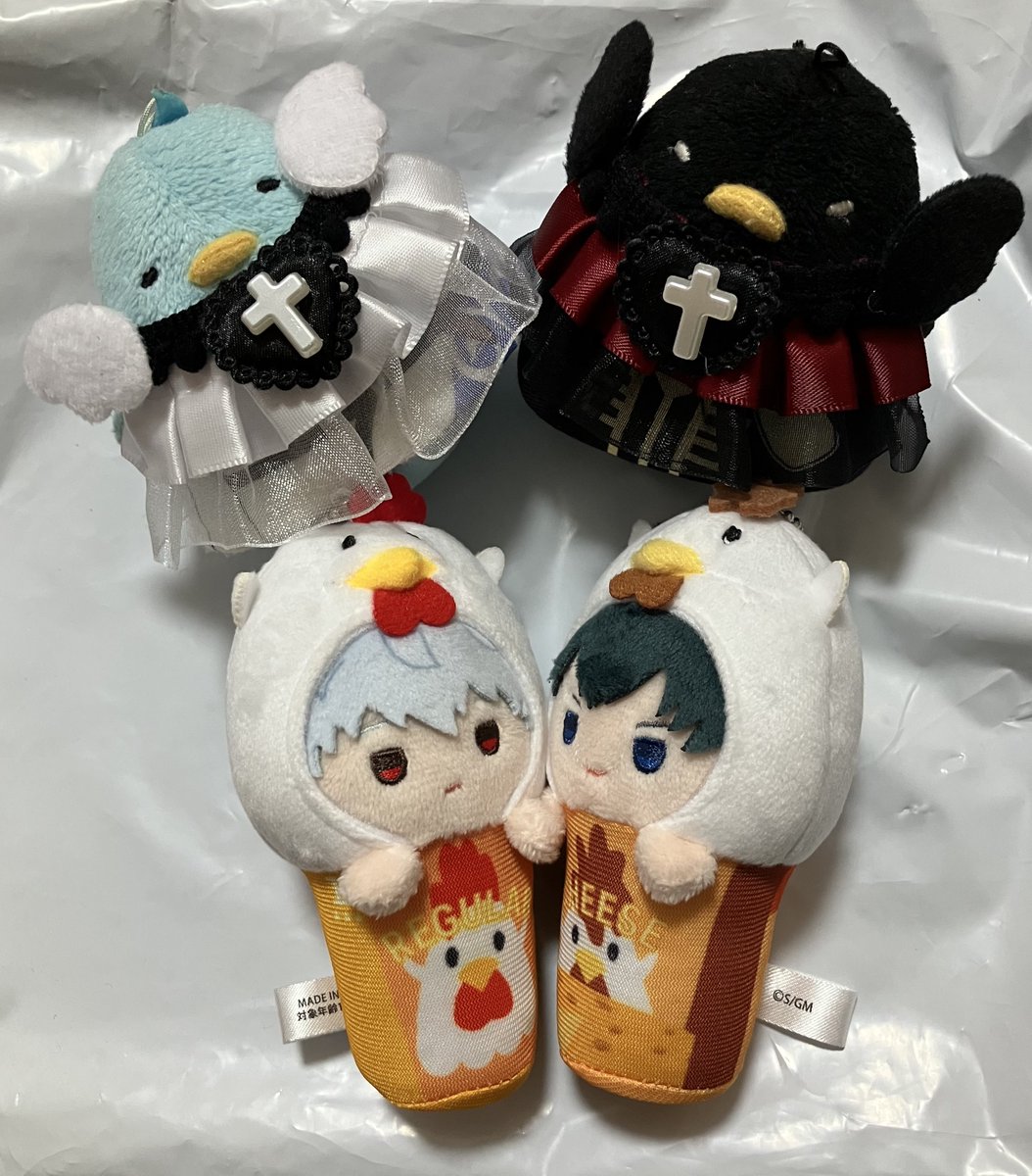 10mayo46's tweet photo. ロウ村に🐥🍗🐥🍗お迎えに
🚬さん珍しく笑顔☺️

🐥仲間のちゅん時🐥🍓ちゅん四郎🐥🚬が大歓迎してくれました。

#ちゅんずでー　ではないけれど https://t.co/oXvyBmyKO3