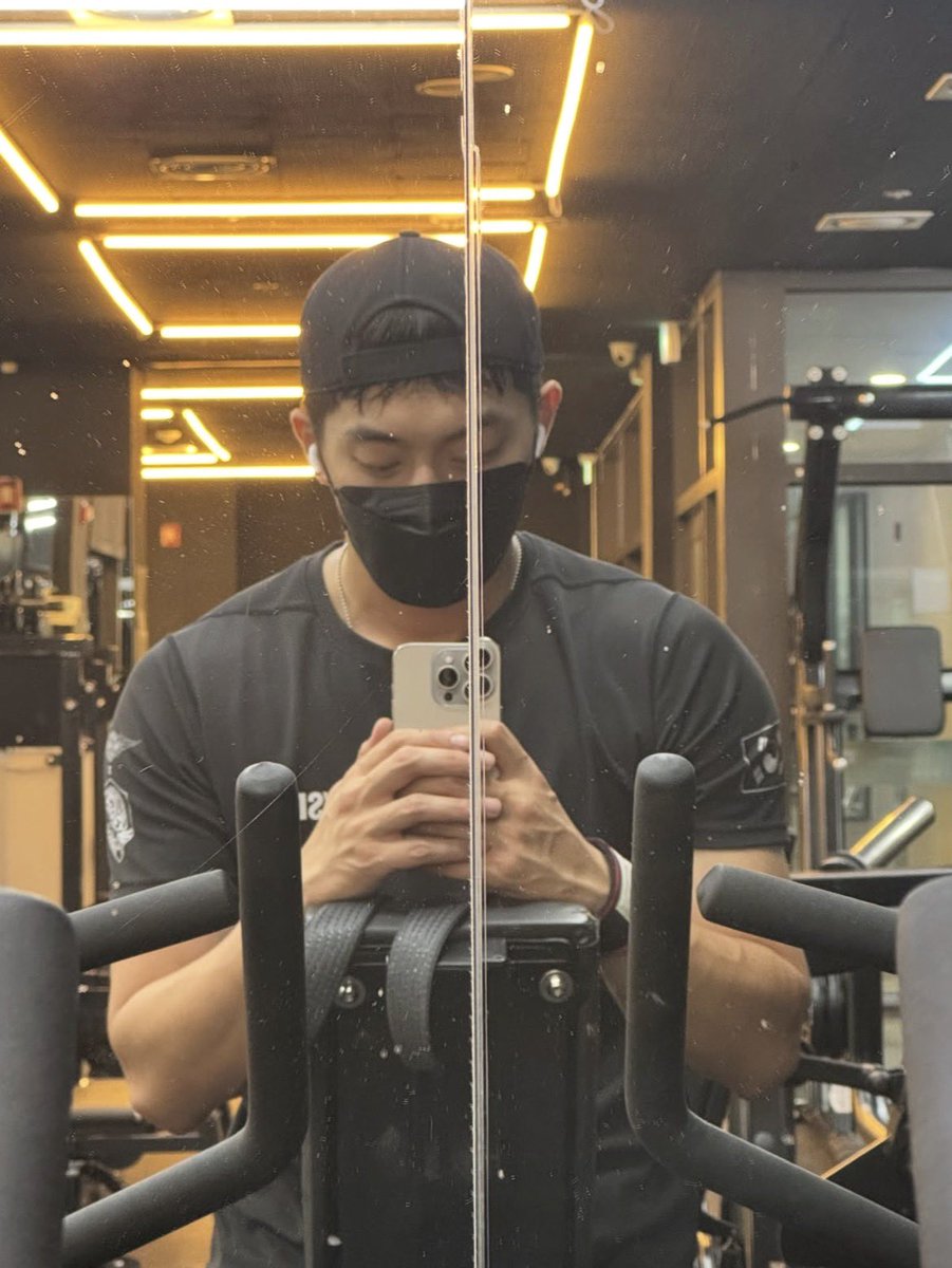 skawngurrrrrrrr's tweet photo. 아 남주혁 인스타 ㅁㅊ https://t.co/m2ymDzpZCe