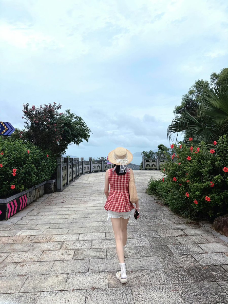 lbalys42719184's tweet photo. Baby's back is so hot, and those legs are absolutely hot. 🔥🥵
aaaaakkh I love summer 🍍 so fresh. 🤤
 #BaiLu https://t.co/YSL017vfyT