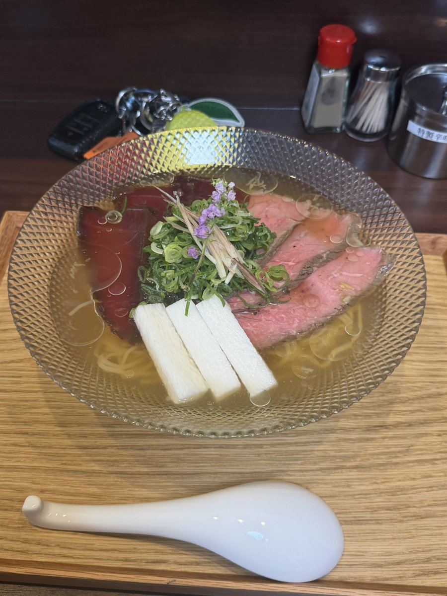 DK_vet's tweet photo. 愛知県阿久比町
ひら松

鮪塩冷やし　大

しび、山椒？いや鮪（シビ）出汁！
漬け燻製と相まって食べ終わった余韻も心地よい一杯。
シーズン中にまだ食べたい冷やしラーメン。
フライングですが1周年おめでとうございます🎊 https://t.co/MFN4ut4X9C