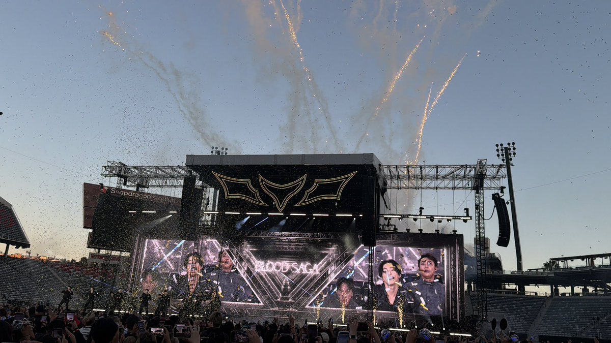 TouringAsiaPop's tweet photo. 📸 ADMIN PERSPECTIVE

A well over 20,000+ engenes were full of screams and cheers at ENHYPEN’s first San Diego show at Snapdragon Stadium.

The stadium was packed and filled more than what others assumed, making this a successful concert amid being outside Los Angeles and on a Tuesday and as a six member group.

The crowd was very supportive and participated in every activity and chants.

They promised to return to San Diego in the future, appreciating the participation of the BLOOD SAGA concert, with NI-KI wanting to move to San Diego when he gets older.

@ENHYPEN 

#엔하이픈 #ENHYPEN #ENHYPEN_in_SANDIEGO #bloodsaga_in_sandiego
#EN_WORLDTOUR_BLOODSAGA
#BLOODSAGA_IN_US #EN_BLOODSAGA