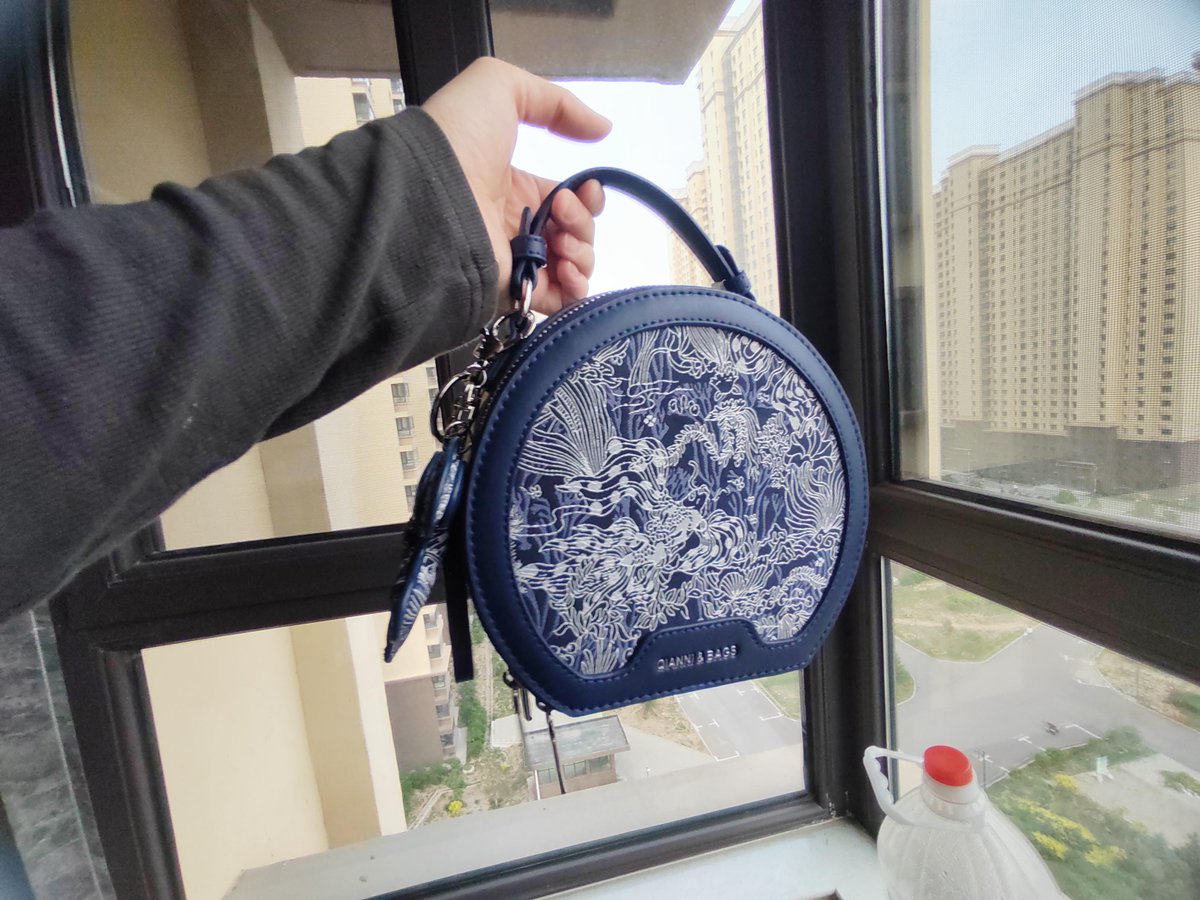 samira_1999_'s tweet photo. [Made a custom fabric keychain this rainy afternoon!  Saved old shirt scraps + got a super cute little accessory – small crafts bring big joy!]， https://t.co/de40k1uke8