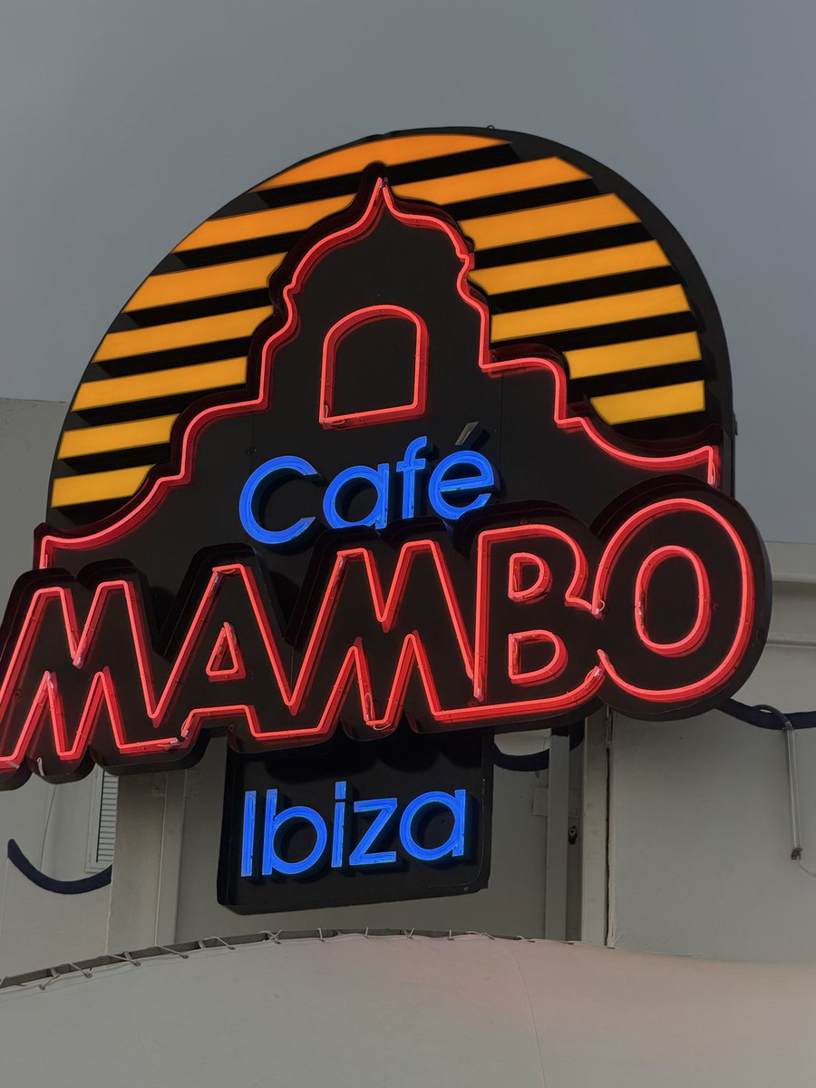parma_j_green's tweet photo. キタぜ‼️‼️
生 #cafemambo (感動✨️)
インスタライブでサンセットみて、djLIVEみて、憧れの地にきてみたら…
#andybaxter さん回してるし‼️
武道館が音楽家さんたちの聖地なら
#IBIZA はDJ目指す方々の聖地🫶😭
毎日間近で有名人に会えるダンスミュージック好きのディズニーランドやなꉂ🤣 𐤔𐤔𐤔 https://t.co/li0byBqSQh