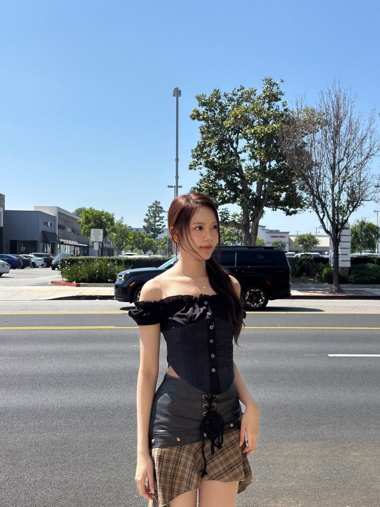 noircelynn's tweet photo. yullemen few tweet au

——

“Next Door, Same Chaos” https://t.co/hfUl1vrkBo