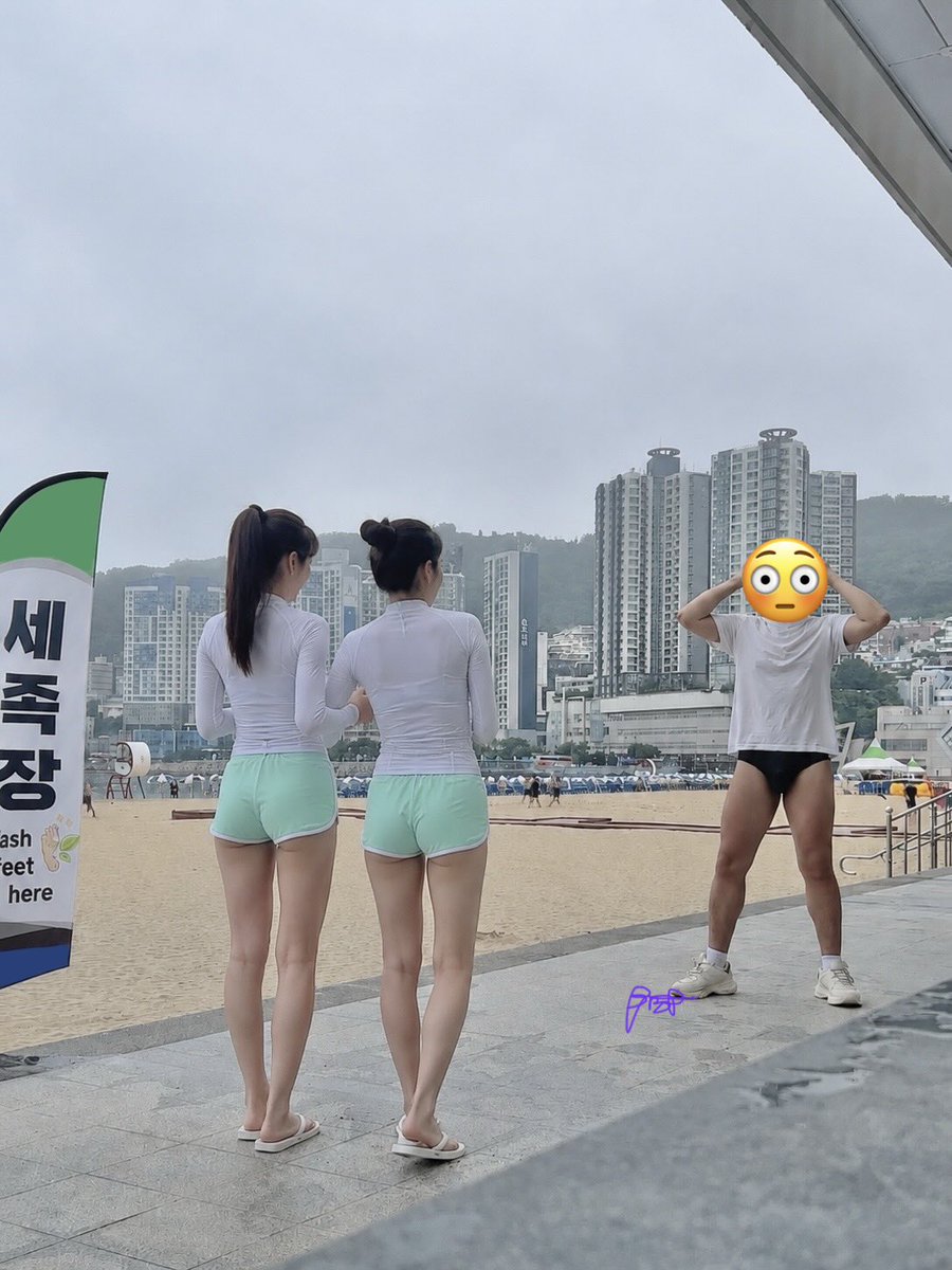 Linelesscharger's tweet photo. 여름에 해수욕장으로 물놀이 가기!! 1-12편
저기.. 왜 저를 쳐다보고 바로 뒤돌아서 웃���며 가는거죠?! 👀😳😅
#해수욕장 #삼각수영복 #beach #speedo #vパンツ https://t.co/VZ8GGb08sr