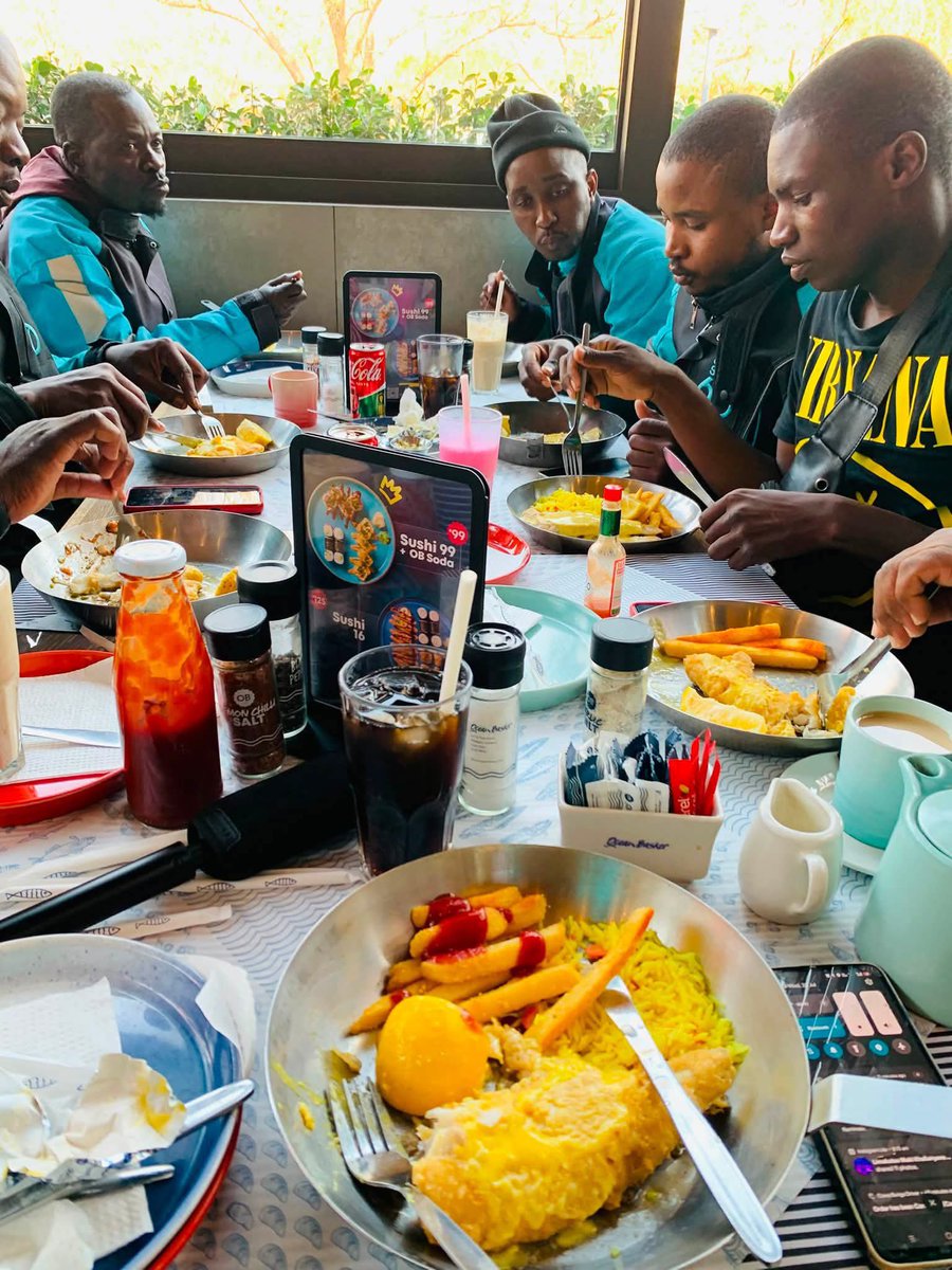 _Tee__G's tweet photo. 🩵🥹

Look at how South Africans are embracing this Checkers Sixty60 job opportunity.

We were told by the EFF and undocumented migrants that South African men don’t want jobs that pay R4,500 per week. 

Yet thousands of South Africans are showing they’re willing to work when opportunities become available.