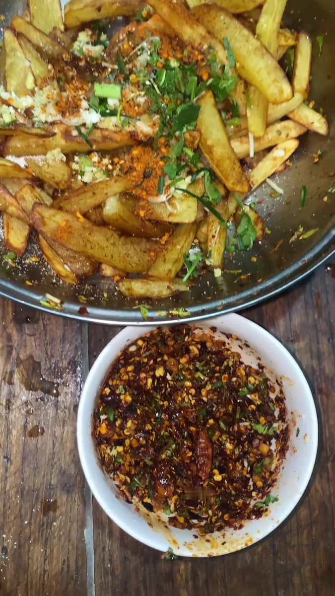 FredEWolf1's tweet photo. Craving something crispy Our spicy fried potato skewer—hot, crunchy, and totally addictive! Grab yours from the street cart now.， https://t.co/VK8SWpNYiO
