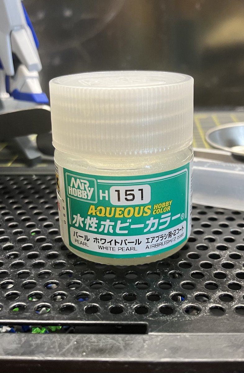 rein5353's tweet photo. 久しぶりのガンプラ塗装
本日はホワイトパール&amp;aurochsカービングナイフ使用してみた編
結構粒子強めな印象
でもかなり綺麗でよさげ
aurochsのカービングナイフに関してはシンプルに使いやすい&amp;幅きかせ易いなという印象
パールもナイフもどっちも推せる
#ガンプラ #塗装
#aurochs  #カービングナイフ https://t.co/rXpZWP44Us