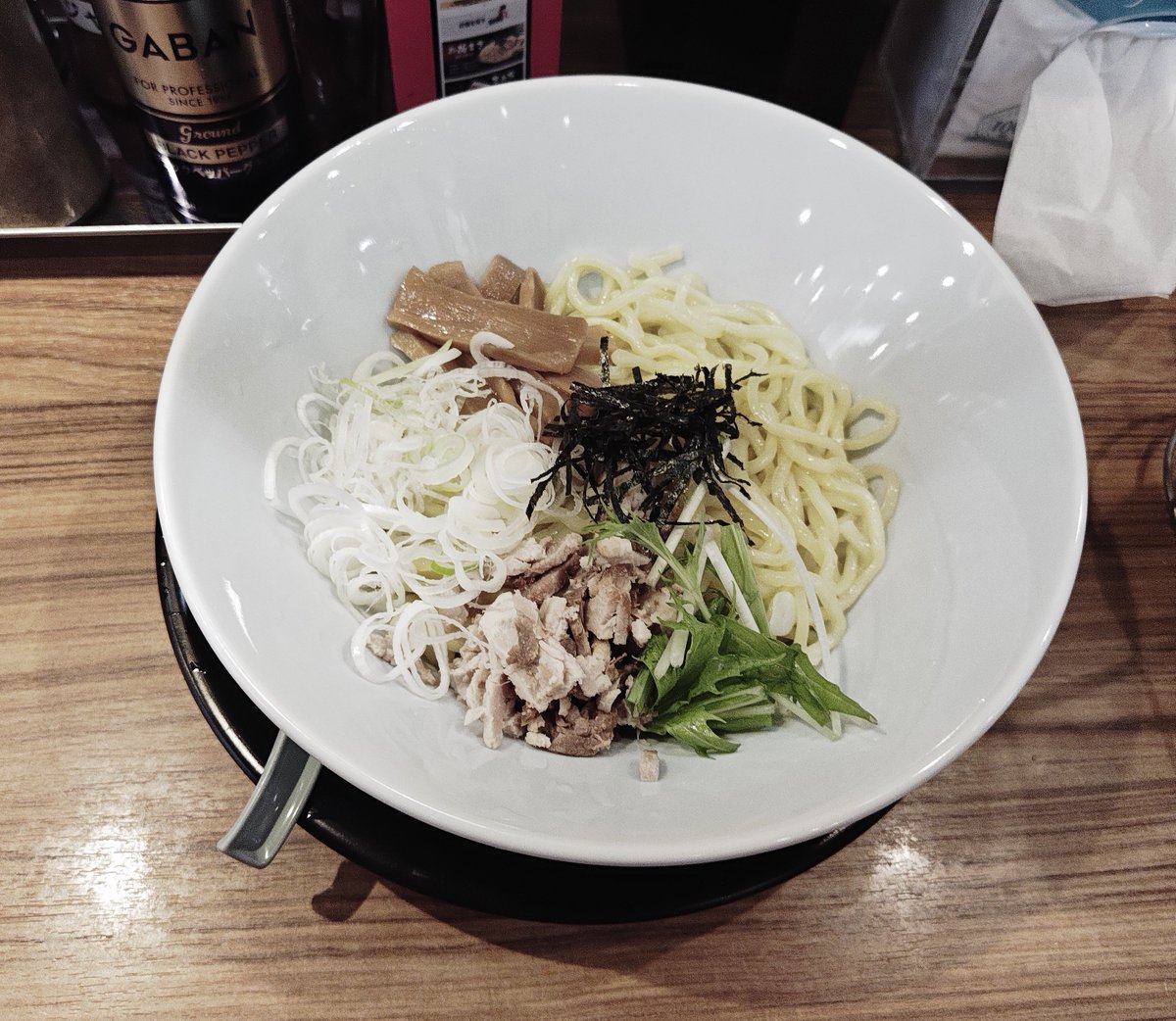 schaft777's tweet photo. こんにちは🫪 今日は中休み  お昼ご飯を横浜家系ラーメン 壱角家にて 油そばを食べたなり
 #蒲田
 #壱角家
 #油そば https://t.co/0zNTcw39F2