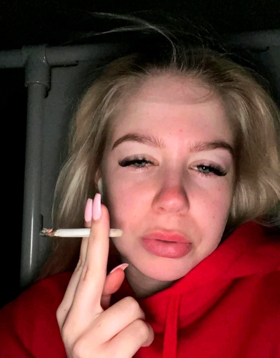 Lexxxibea's tweet photo. Men, keep it real... does a lady who smokes change the way you see her? Curious to hear your honest thoughts. 👀🙂 https://t.co/XzspvfMEm0