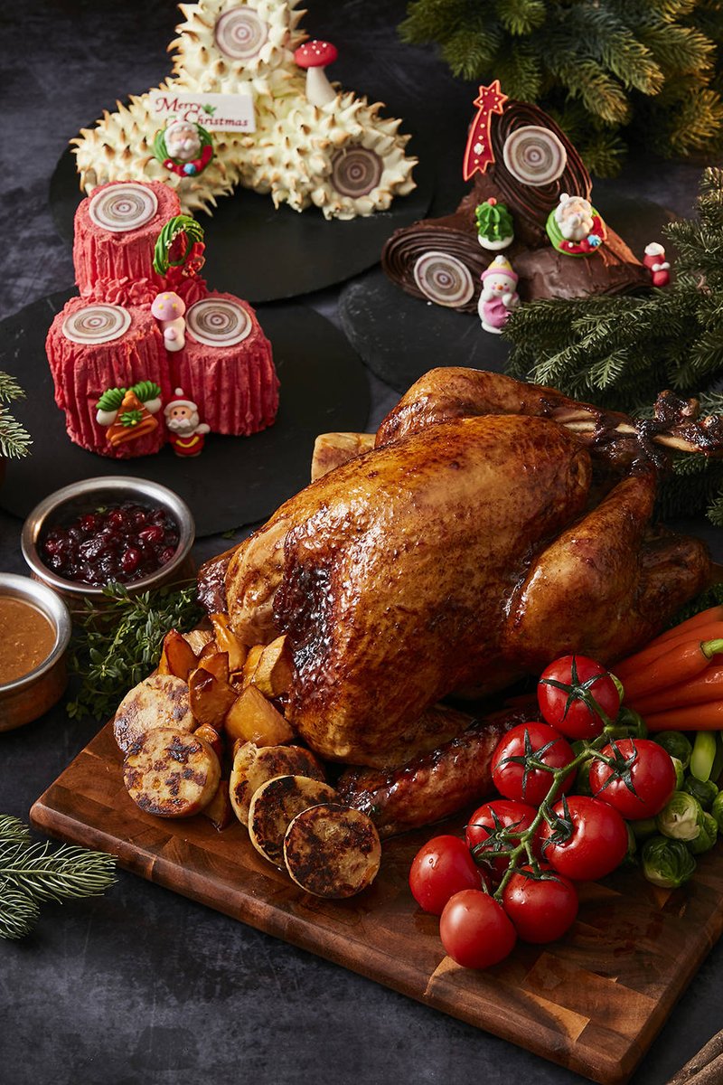 StephanHo6's tweet photo. Thanksgiving feast alert! Roast turkey, creamy mashed potatoes, and spiced pumpkin pie — all your favorite holiday classics in one perfect meal. Tag someone you’re sharing this feast with! https://t.co/twtJ1hXxRz