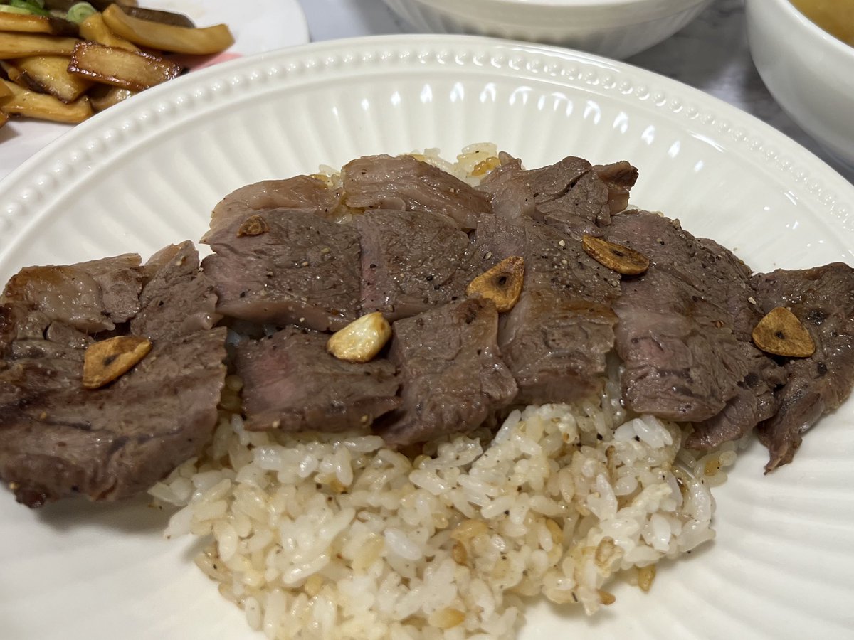rizz_zz's tweet photo. 美味しいご飯作れるのに一緒の墓に入るどころか彼氏すらおらんのなんかのバグ？՞߹ - ߹՞ https://t.co/WCyNmWCBXE
