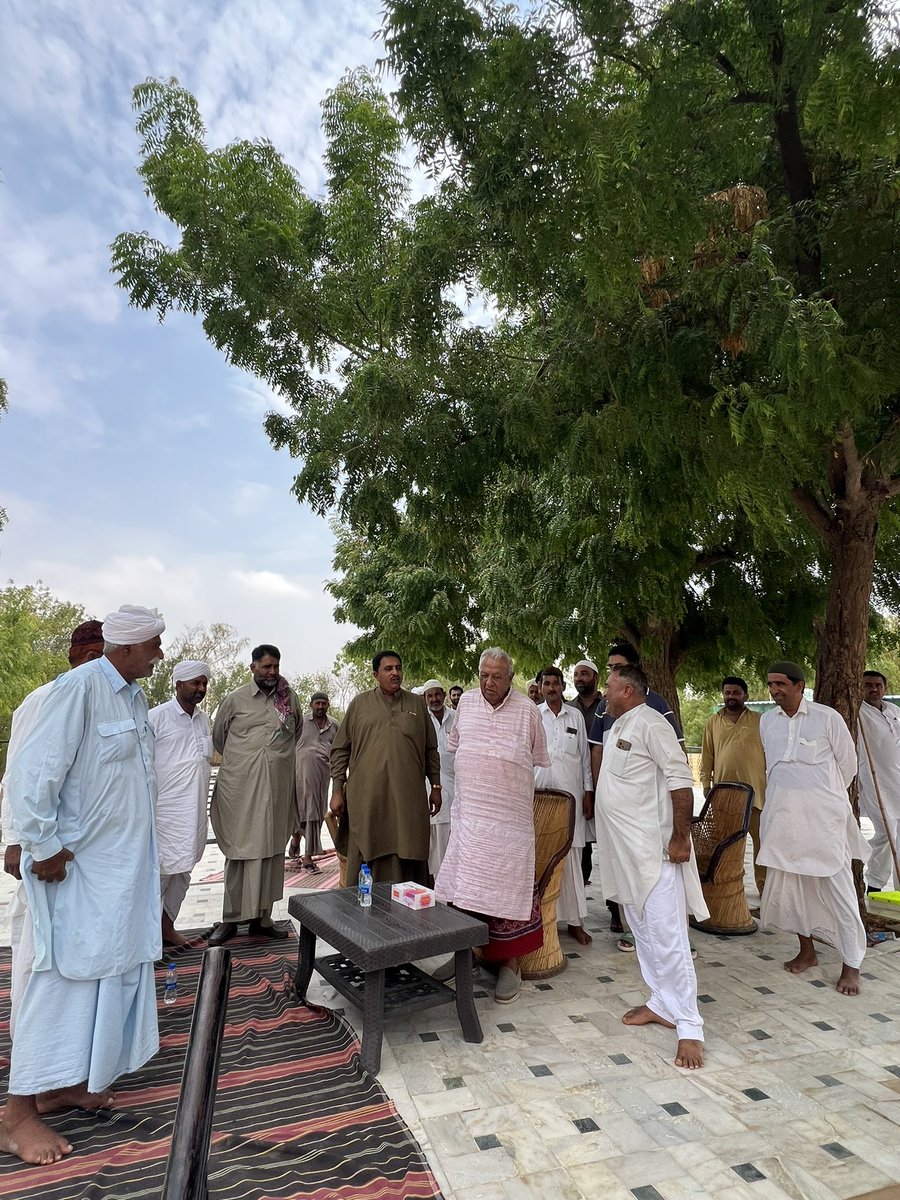 ShaleMohammad_'s tweet photo. आज राजस्थान सरकार के पूर्व मंत्री श्री अमीन खान हमारे निवास पर पधारे। इस अवसर पर प्रदेश की वर्तमान राजनीतिक परिस्थितियों, जैसलमेर क्षेत्र के विकास, संगठनात्मक गतिविधियों तथा विभिन्न सामाजिक एवं जनहित के मुद्दों पर विस्तृत एवं सार्थक चर्चा हुई। https://t.co/8pQ5KP6KZ1