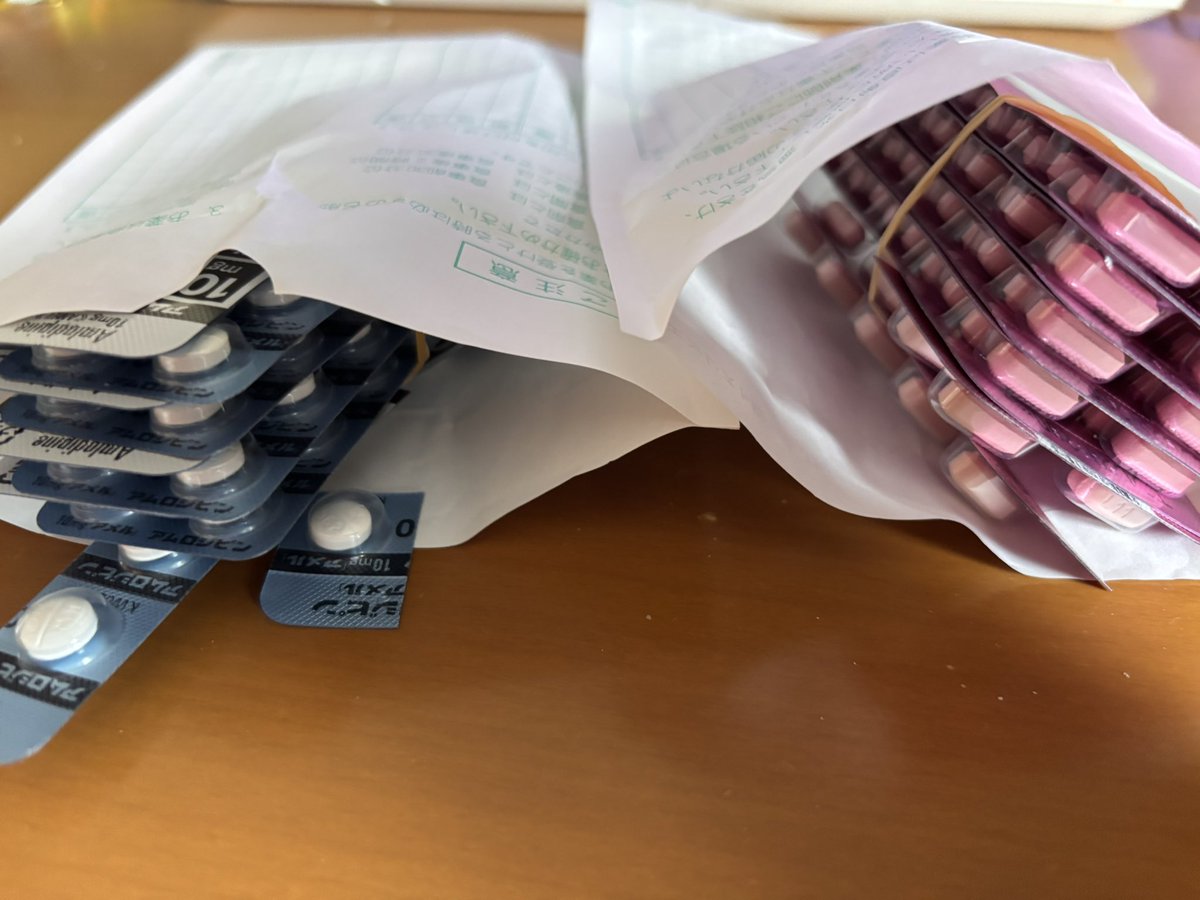 hiro_twch's tweet photo. 朝から病院🏥へ行ってきました
定期検診だけど、大量の薬💊をゲットしてしました https://t.co/xRlqIecfFP