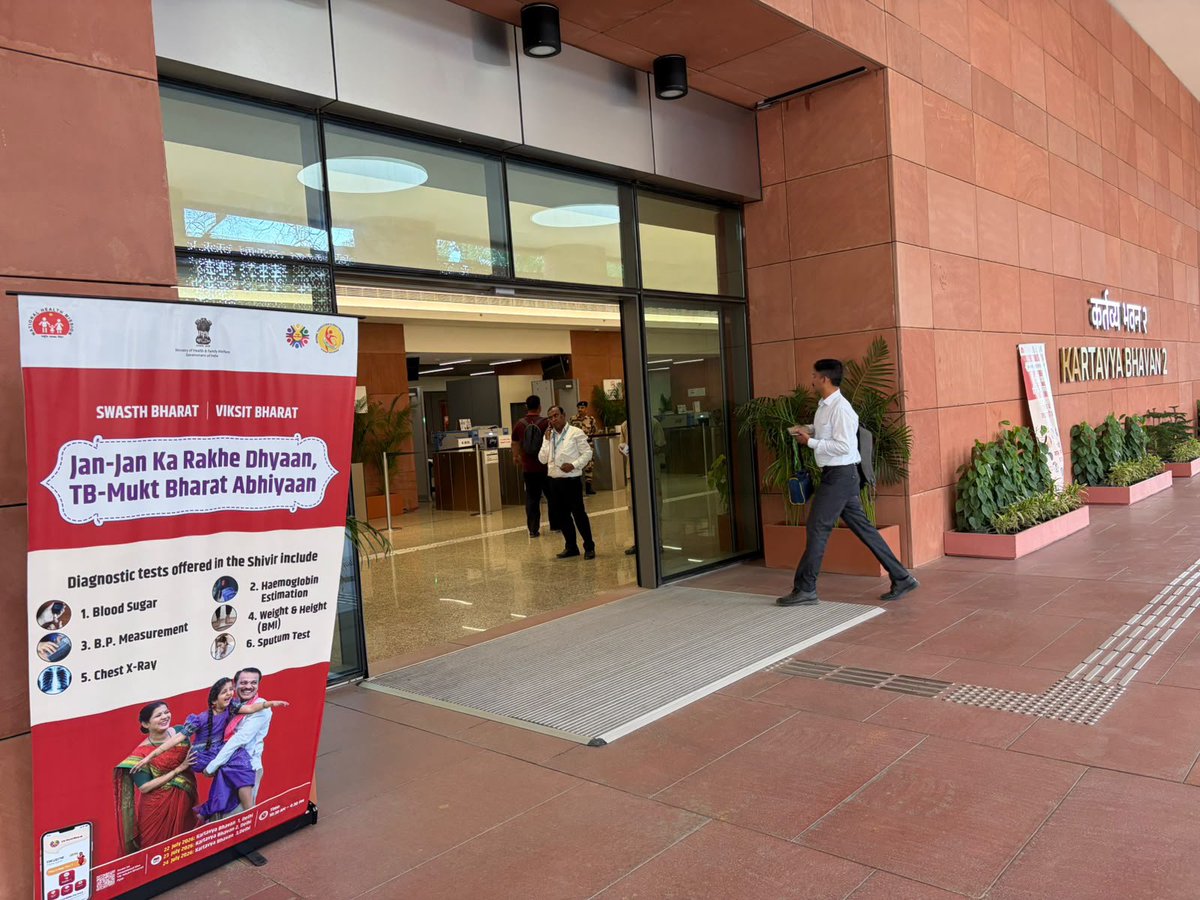 DelhiStateNTEP's tweet photo. Ayushman Arogya Shivir at Kartavya Bhawan-II, witnessed an overwhelming response from officers, employees &amp; security personnel. BP, RBS, Hb, BMI assessment &amp; Chest X-ray services are helping promote early health screening.#TBMuktBharat https://t.co/HLKbcBKZYz