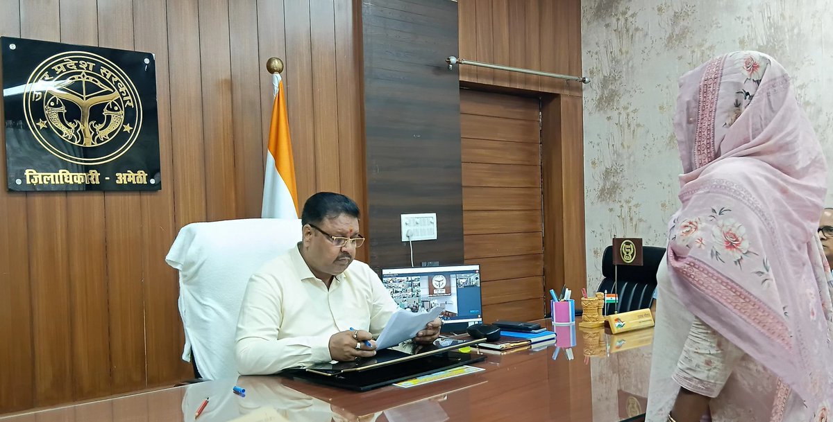 DmAmethi's tweet photo. आज दिनांक 23.07.2026 को कलेक्ट्रेट कार्यालय में जनसुनवाई के दौरान जनसामान्य की शिकायतों को सुनकर संबंधित अधिकारियों को समयबद्ध व गुणवत्तापूर्ण निस्तारण सुनिश्चित करने के निर्देश दिए। https://t.co/iMA5I4gcC8