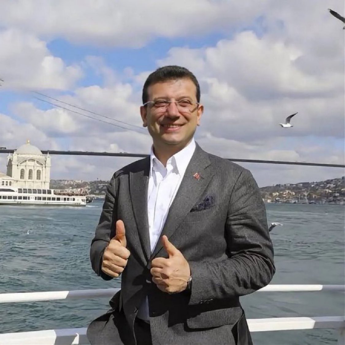 SonKaleVatn's tweet photo. Ekrem İmamoğlu Cumhurbaşkanı Adayı olsa oy verirmisiniz?

A) EVET
B) HAYIR https://t.co/hX7T8mDJGB