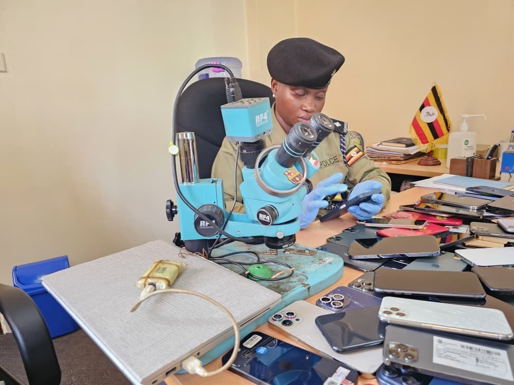 RedPepperUG's tweet photo. Plot Twist!

If your iPhone was recently "borrowed permanently," Katwe Police Station might have rescued it. Carry proof of ownership and go claim your long-lost gadget, says @PoliceUg https://t.co/6y86UjhCS4