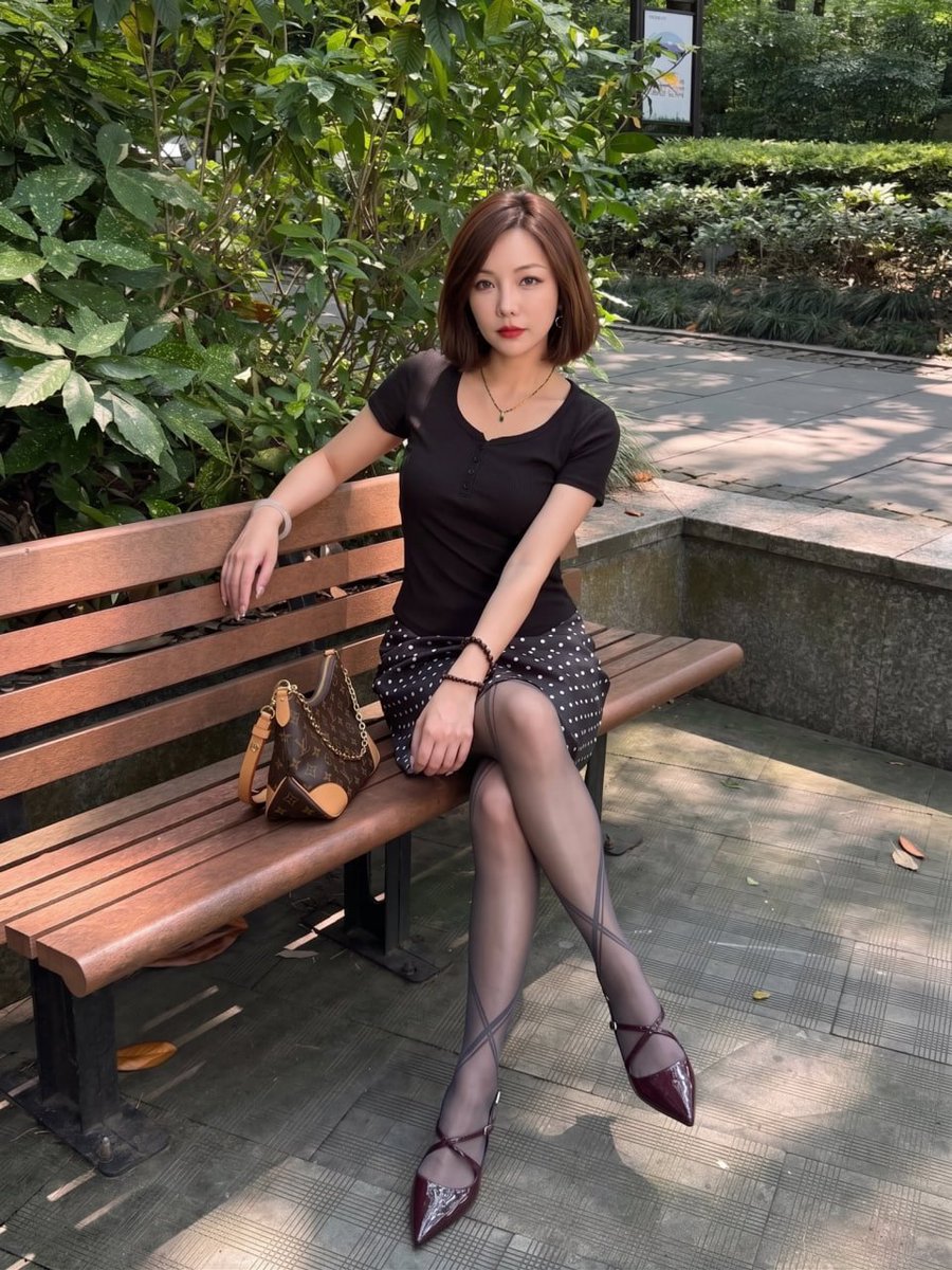 moh05557's tweet photo. 女生看女生的腿，和男生看女生的腿，关注点真的不一样吗 https://t.co/S0ajqflpF8
