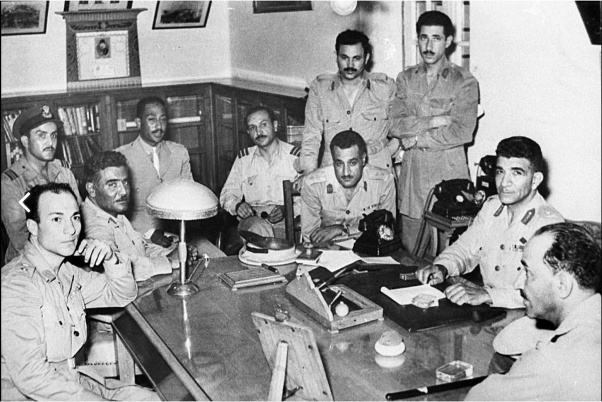 waeltawfek50's tweet photo. السادات لابس مدني.. 
خلص سينما ورجع بسرعة للرجالة https://t.co/F2NrXjJBvF