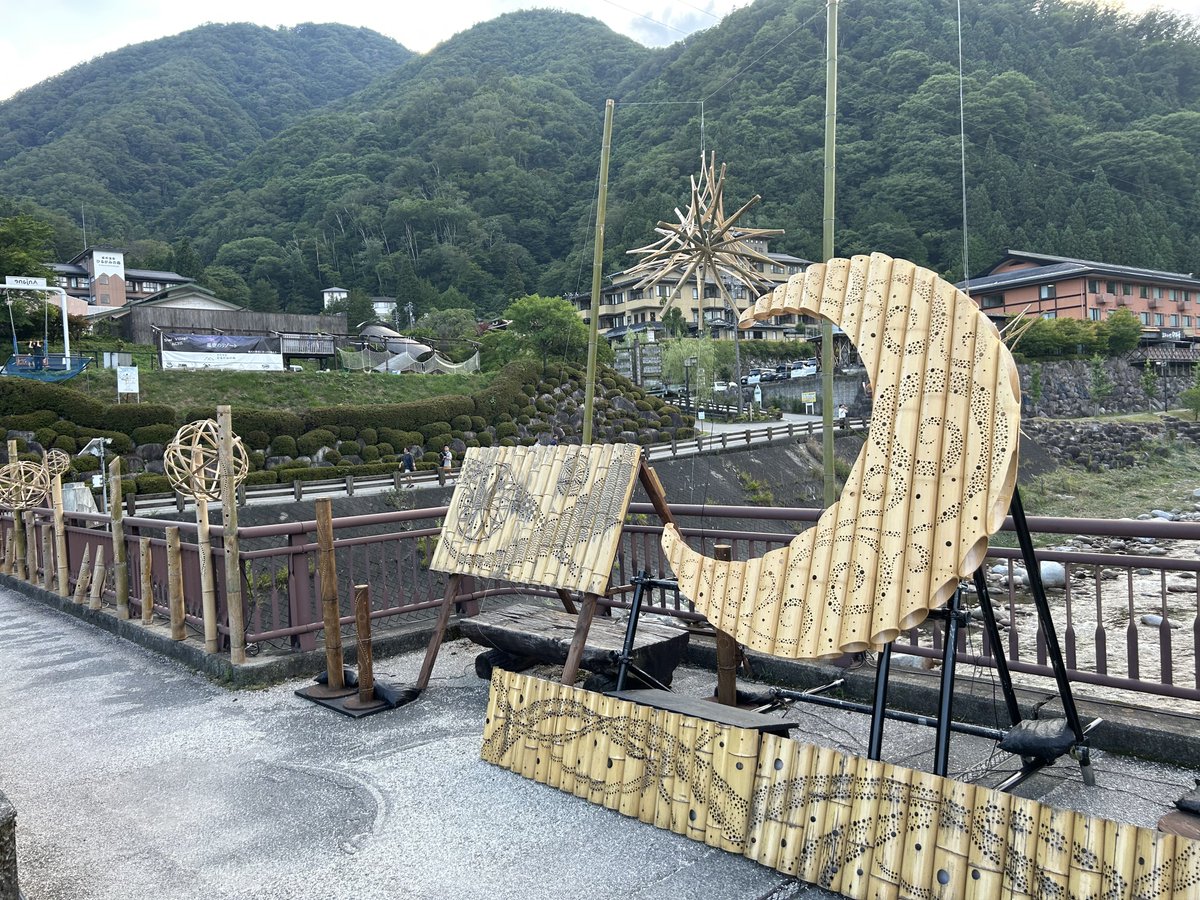tuziyoshi's tweet photo. 「月」と「毬」のオブジェクトがある「村」で、「星」を見てきました https://t.co/3ktEdwweGp