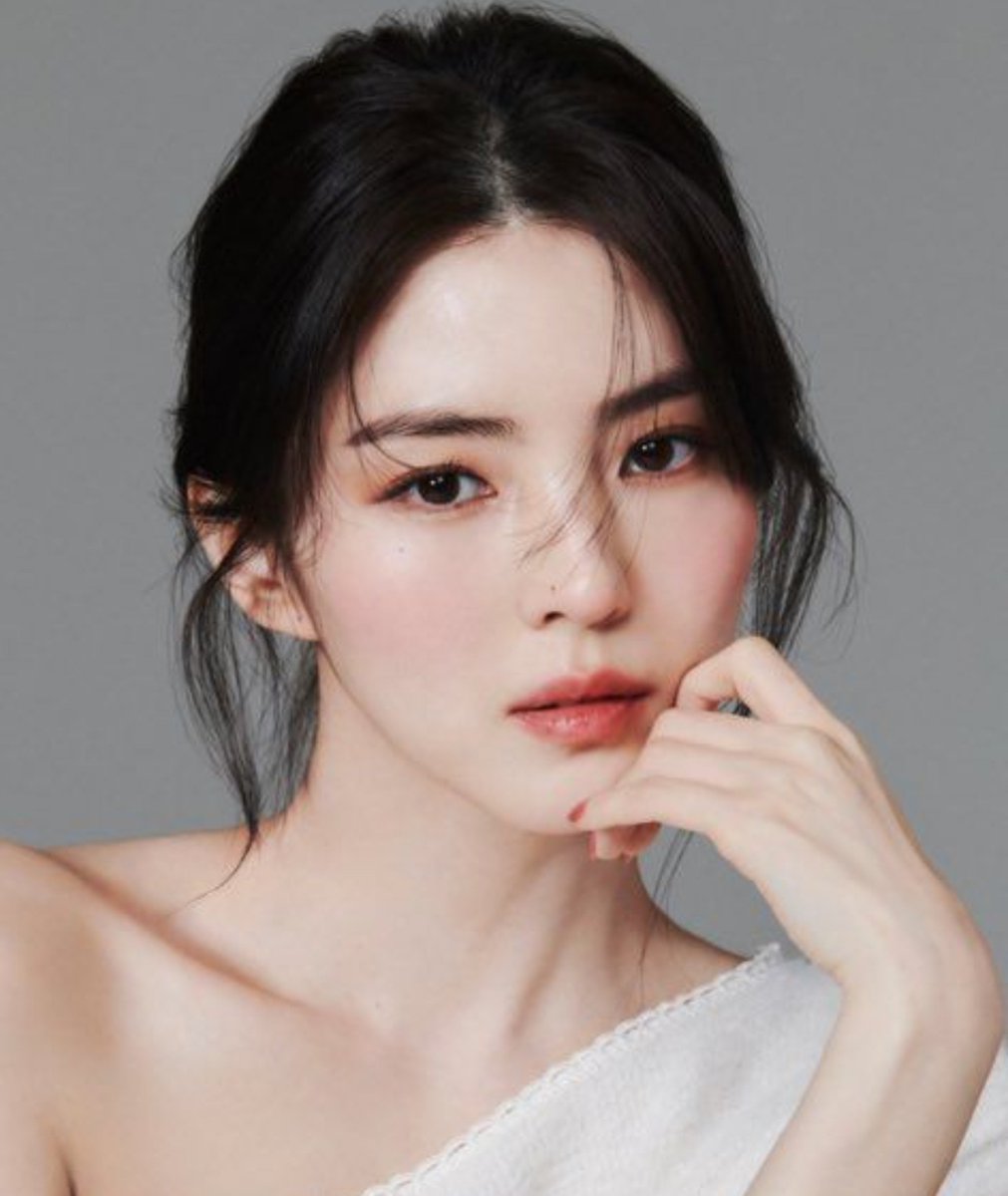 hallyuforums's tweet photo. #HanSoHee reportedly to play the Female Lead opposite #NamJooHyuk in upcoming sweet romance drama 'Heartbeat'.

Synopsis : Heartbeat is a poignant and sweet romance that unfolds when a man who looks exactly like a deceased first love appears, and a woman who can see the past meets a man who must hide his past, becoming entangled in a series of events. Nam Joo-hyuk plays Cha Shin-jo, a man hiding his past.

#HallyuForums #Hallyu #KDrama