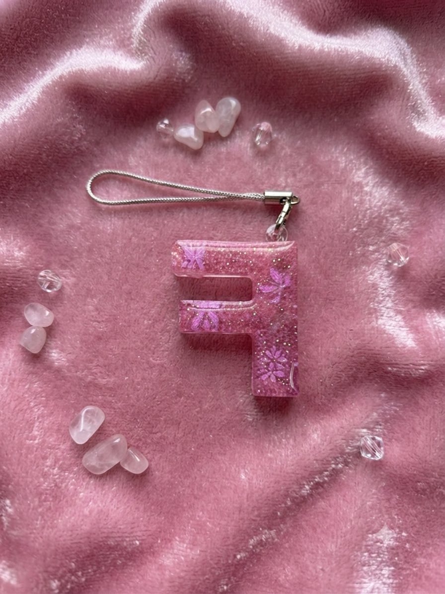 Resin_318's tweet photo. レジンアクセサリーとダイヤモンドアートが完成しました〜！✨ どちらも作っている時間が楽しくて、形になった時の達成感がたまりません🥰#レジンアクセサリー #ダイヤモンドアート #ハンドメイド好きさんと繋がりたい https://t.co/XQrxkycaxw