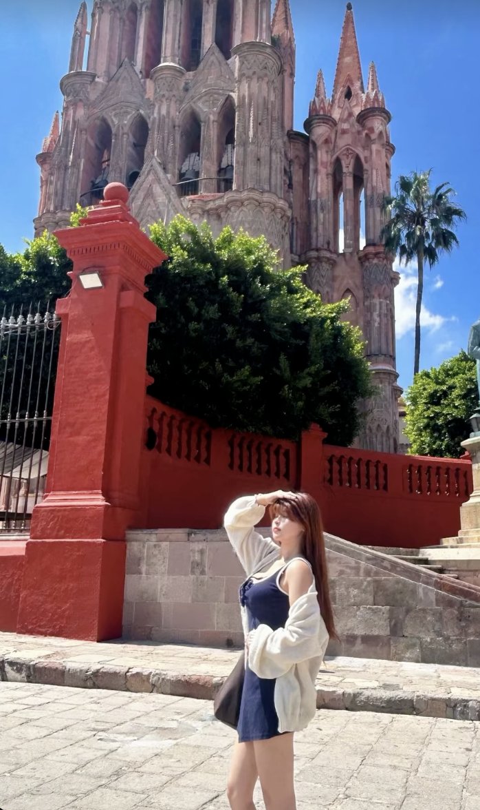 Emmmakkq's tweet photo. 唔好意思呀🫡近排post嗰啲都係去旅行啲相😅(外國嗰啲風景同埋建築物真係太靚🏘️⛪️

🔥 熱到想死嘅一日！呢種天氣除咗著吊帶，真係諗唔到仲可以著咩…… (我真係好鍾意呢條裙😭😭)

#HongKong #中學 #香港學生 #香港 #Pocawsc #Student #polyu #Nursing #HKnursing #polyunursing #香港學生妹 #學生妹 https://t.co/goc3o9J870